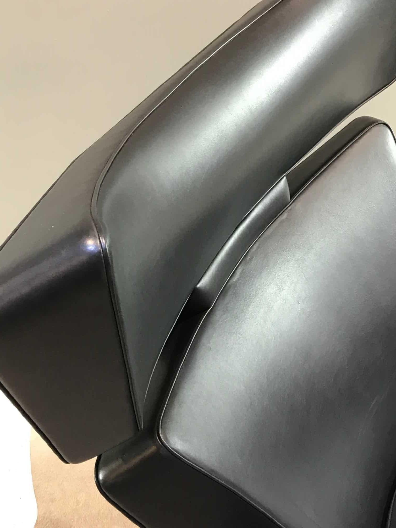 Midcentury Black Leather Lounge Chair by Arne Jacobsen Oksen, Ox Chair For Sale 3