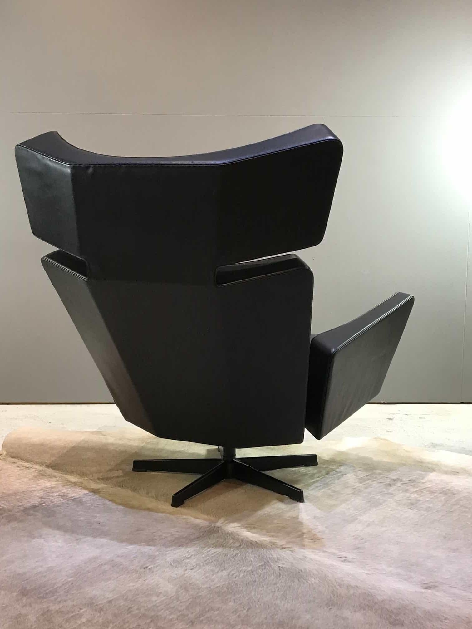 Midcentury Black Leather Lounge Chair by Arne Jacobsen Oksen, Ox Chair For Sale 6