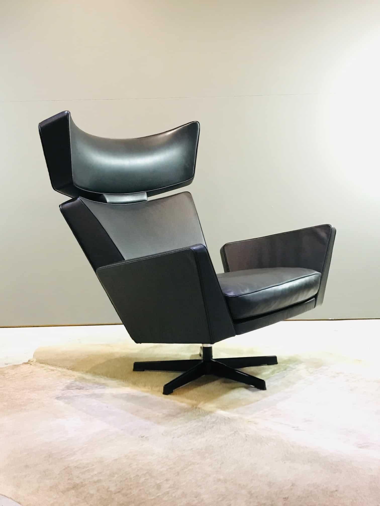 Mid-Century Modern Midcentury Black Leather Lounge Chair by Arne Jacobsen Oksen, Ox Chair For Sale