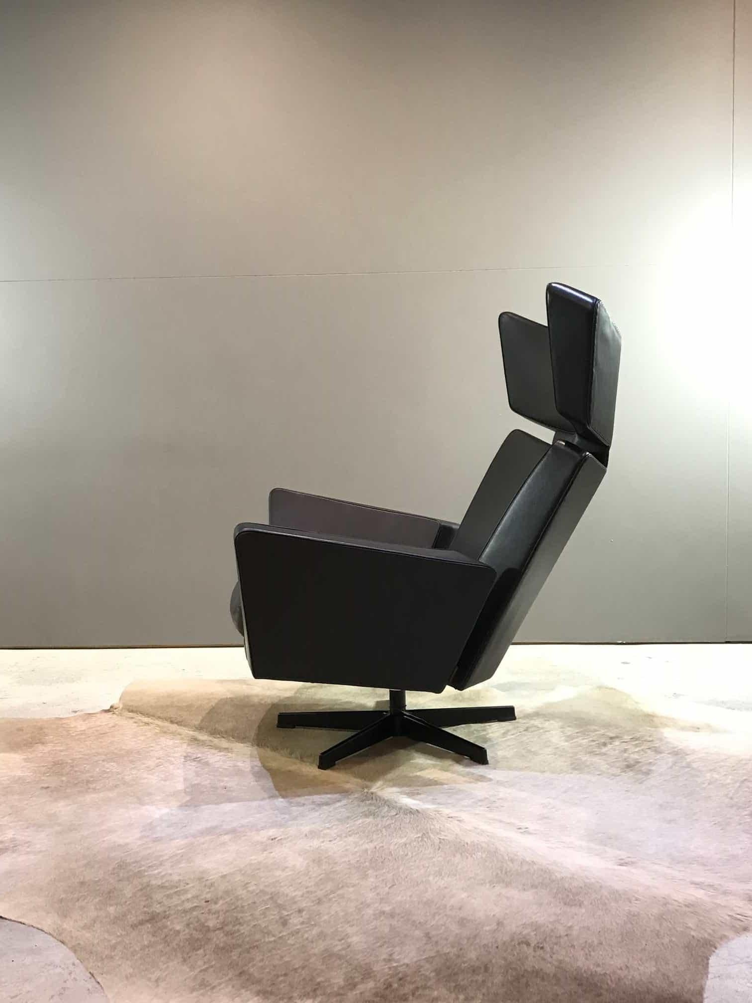 Danish Midcentury Black Leather Lounge Chair by Arne Jacobsen Oksen, Ox Chair For Sale
