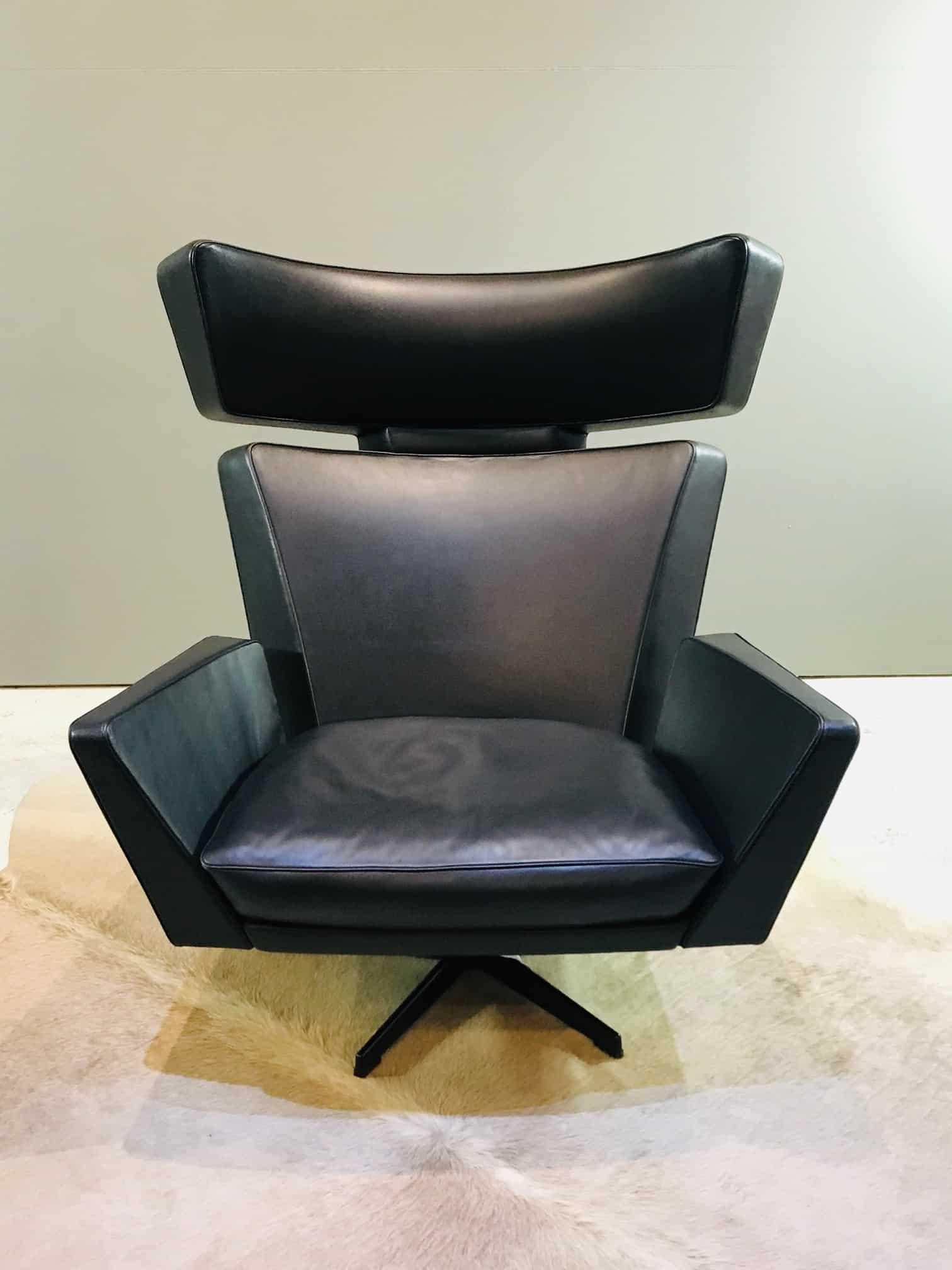 Midcentury Black Leather Lounge Chair by Arne Jacobsen Oksen, Ox Chair For Sale 1