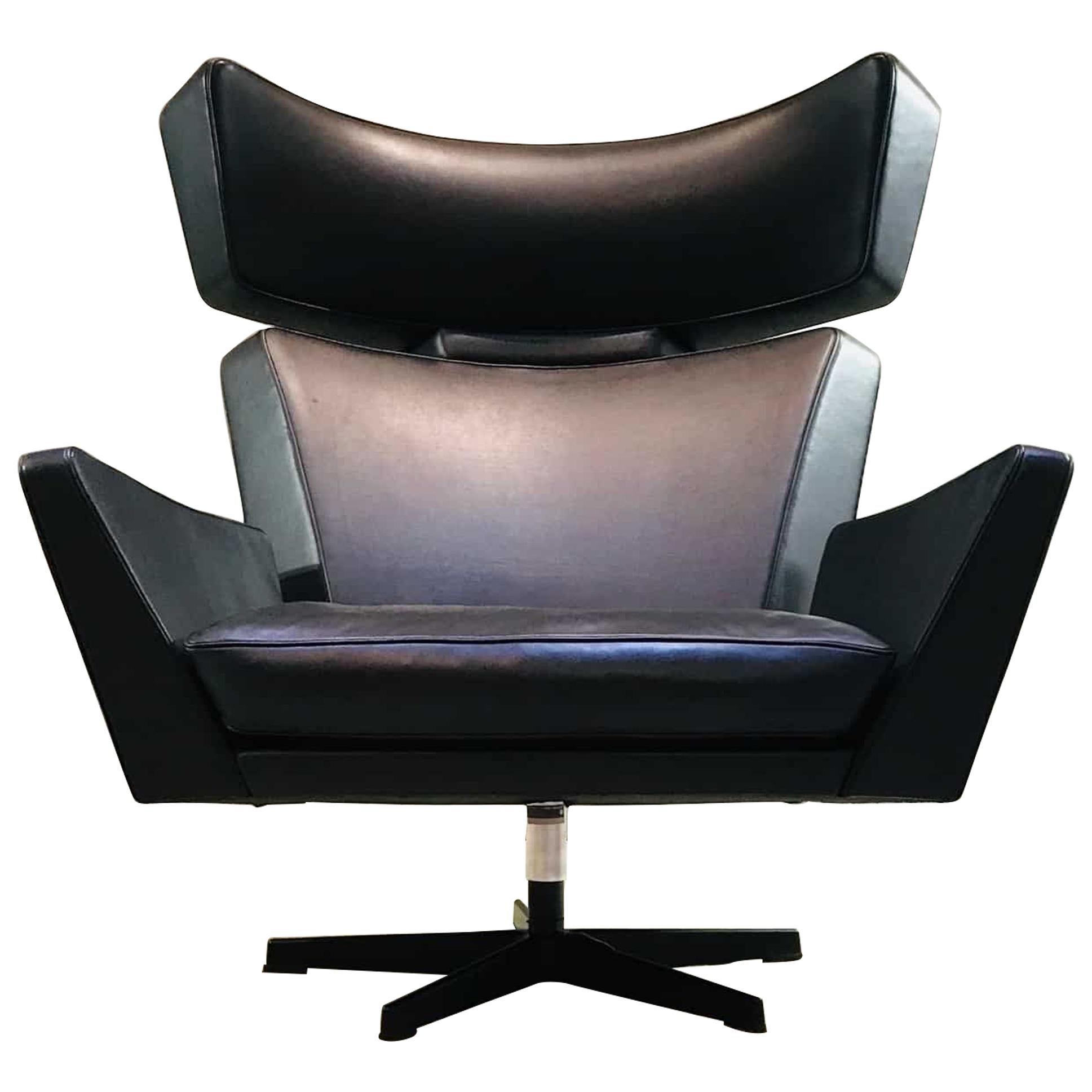 Midcentury Black Leather Lounge Chair by Arne Jacobsen Oksen, Ox Chair For Sale