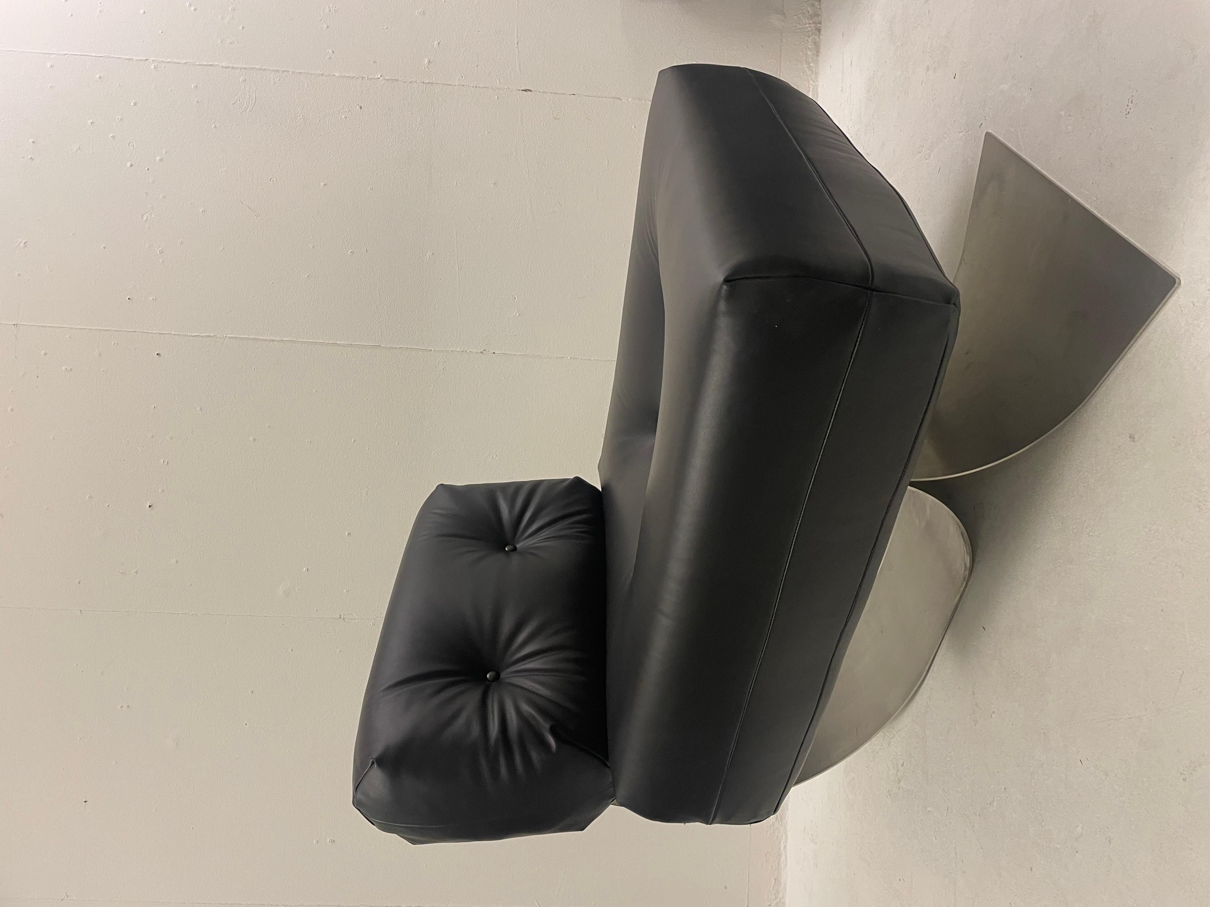 Mid-Century Black Leather Lounge chair Model 'Alta' by Oscar Niemeyer 3