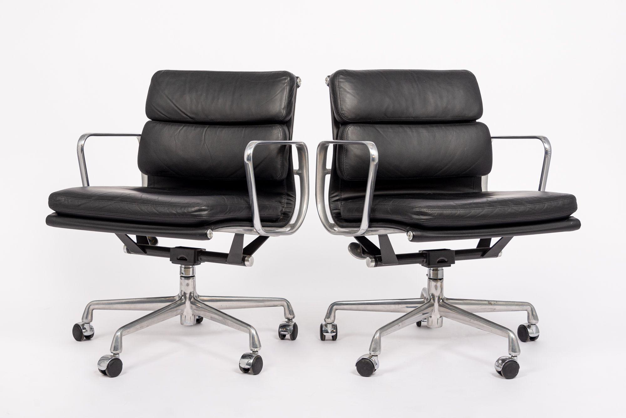 These authentic Eames for Herman Miller Soft Pad Management Height black leather office chairs from the Aluminum Group Collection were manufactured in the 2001. This classic mid century modern office chair was first introduced in 1969 by Charles and