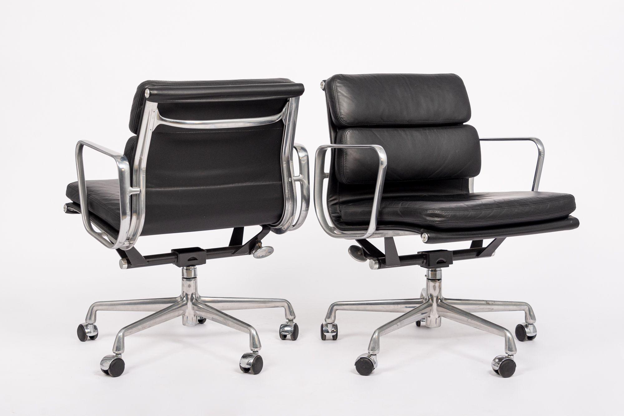 Mid Century Black Leather Office Chairs by Eames for Herman Miller, 2001 In Good Condition For Sale In Detroit, MI