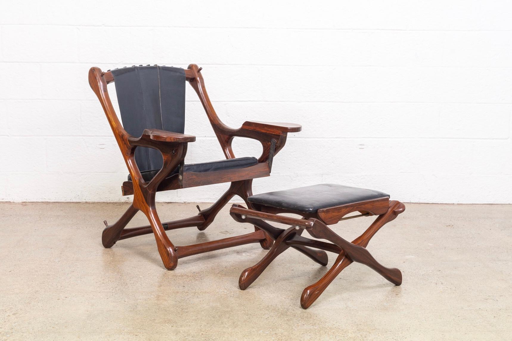 This vintage mid century modern armchair was designed in the 1950s by Don Shoemaker and produced by Señal, S.A., Mexico circa 1960. A leading mid century Mexican modernist, Shoemaker’s pieces feature biomorphic shapes and exotic woods designed with