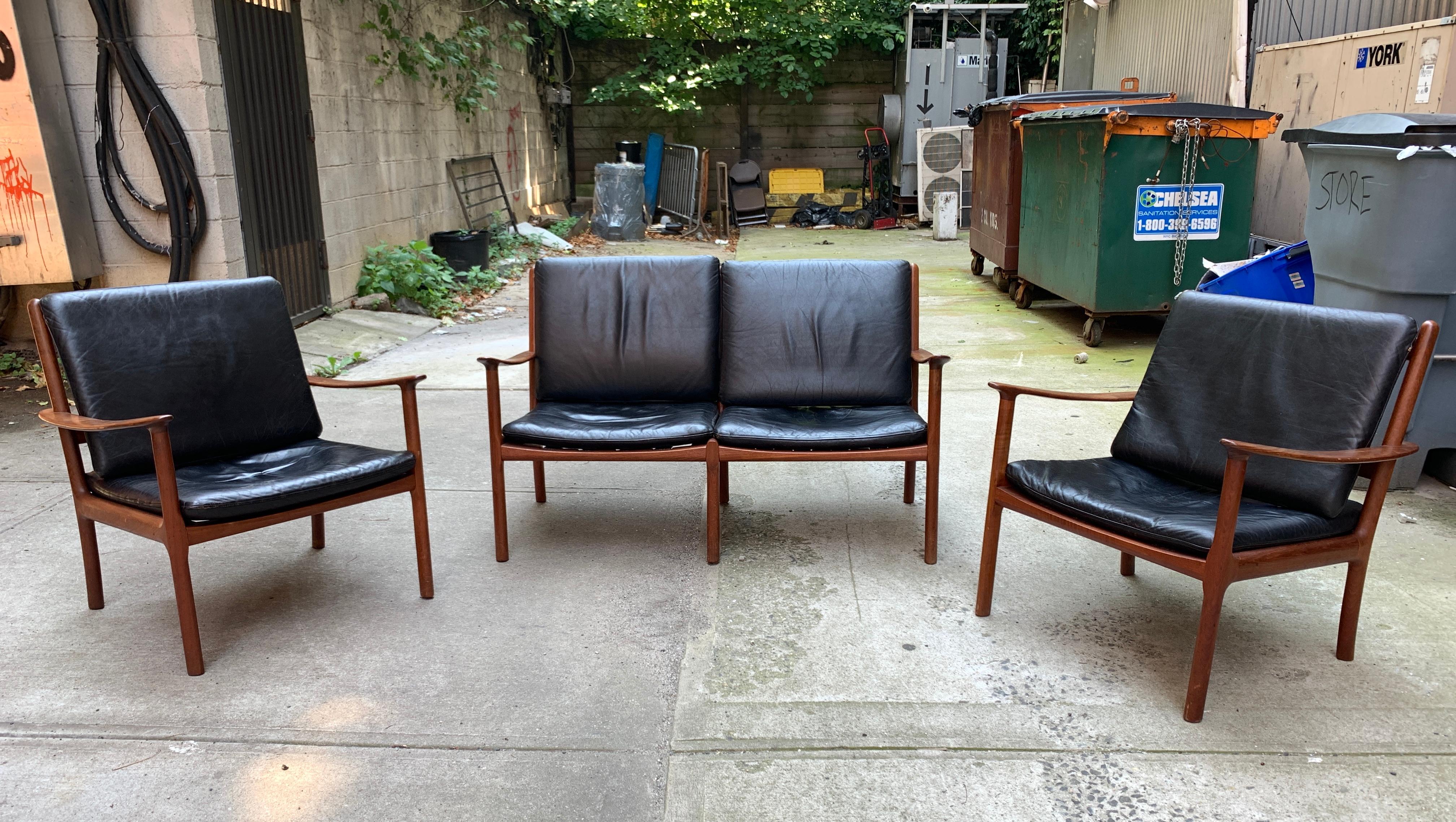A handsome midcentury black leather sofa with two complimenting black leather chairs.
A clean statement seating for an airy setting.

The set consist of two chairs and a loveseat sofa.
Dimensions for chairs: 27