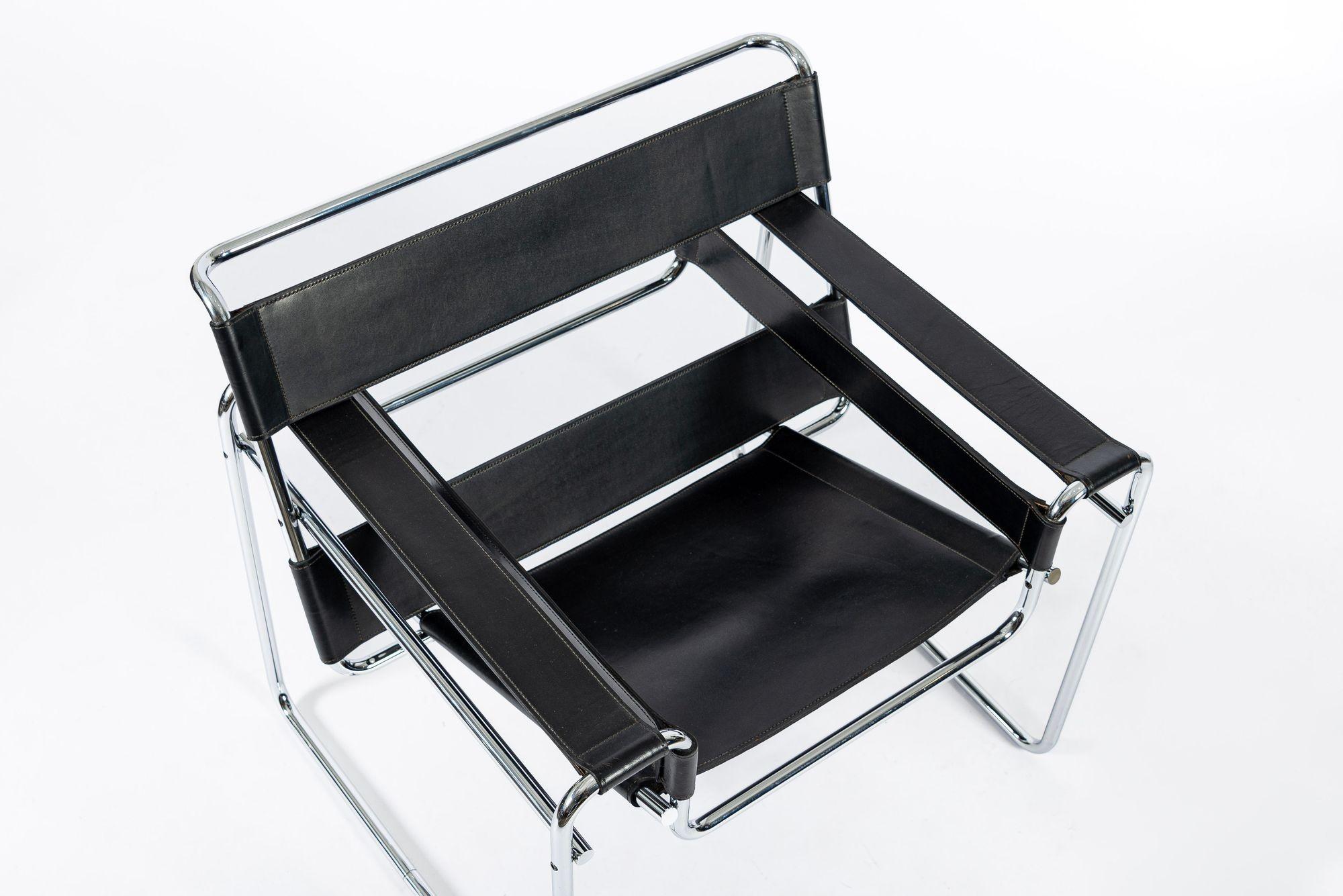 Fauteuils Wassily en cuir noir du milieu du siècle par Marcel Breuer pour Knoll, années 1960 en vente 3