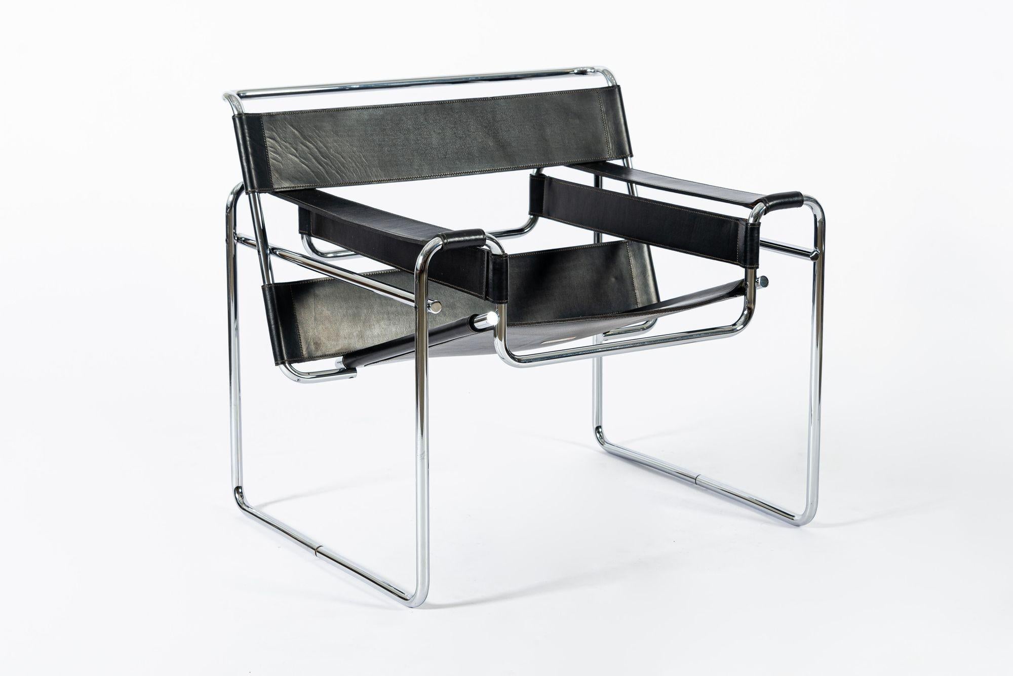 Fauteuils Wassily en cuir noir du milieu du siècle par Marcel Breuer pour Knoll, années 1960 en vente 4