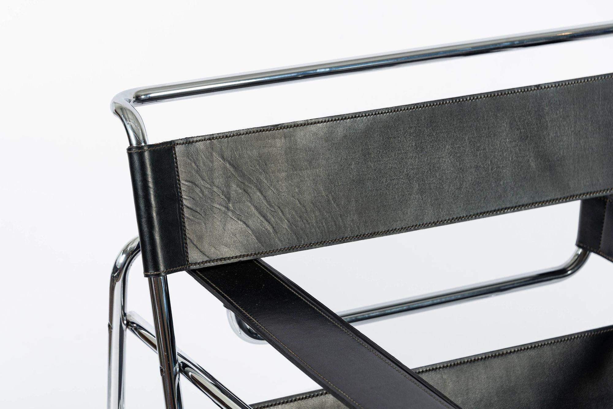 Fauteuils Wassily en cuir noir du milieu du siècle par Marcel Breuer pour Knoll, années 1960 en vente 5