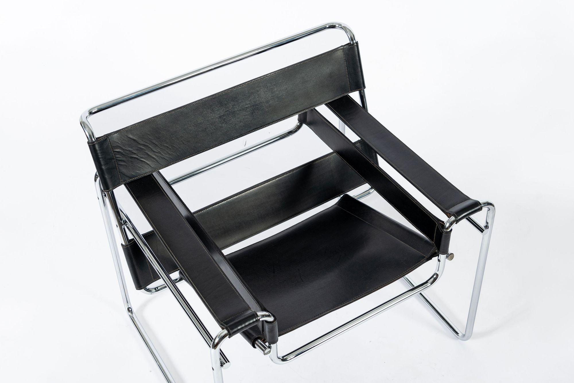 Fauteuils Wassily en cuir noir du milieu du siècle par Marcel Breuer pour Knoll, années 1960 en vente 2