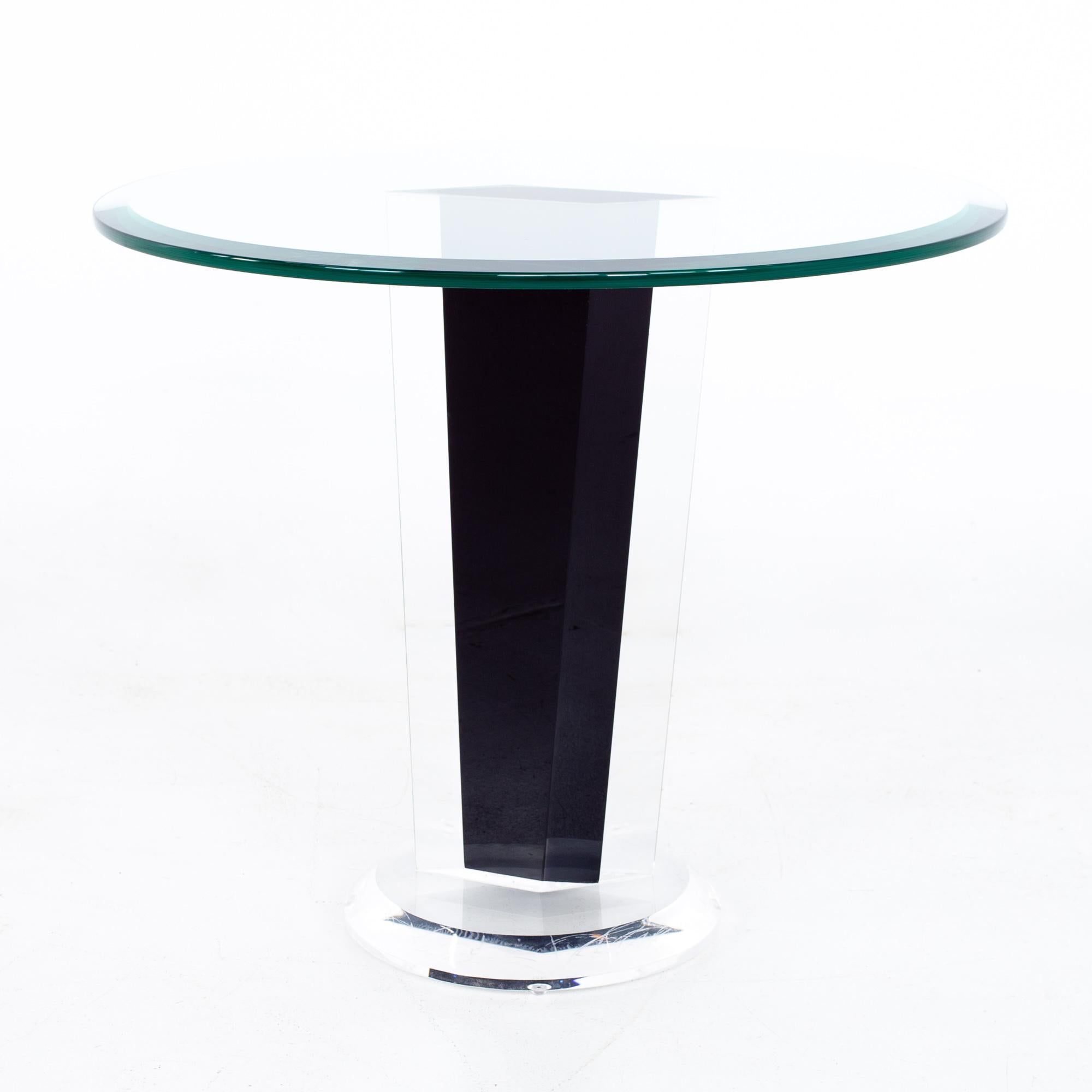 Mid-Century Modern Table d'extrémité d'appoint ronde en verre et lucite noire du milieu du siècle en vente