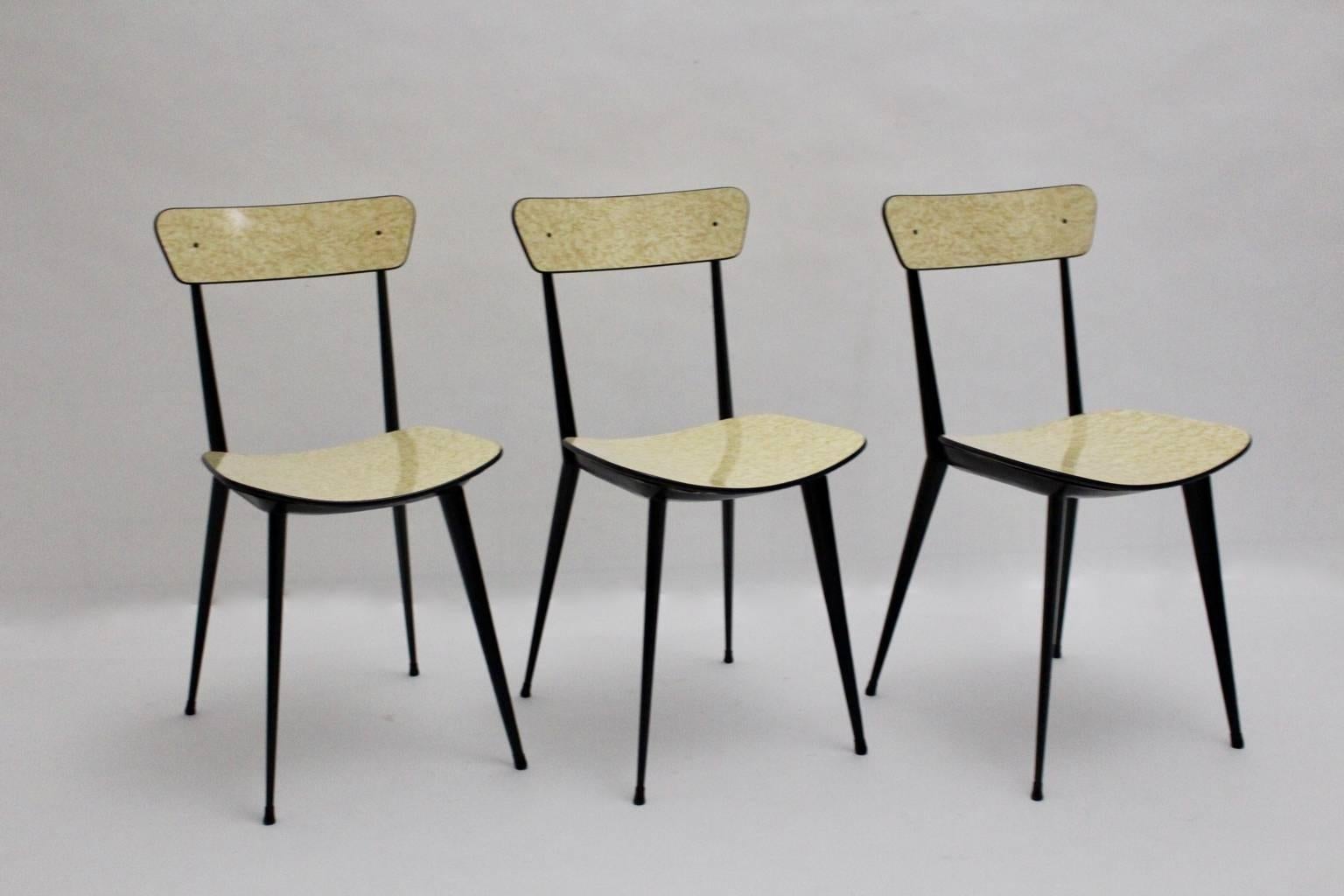 Mid-Century Modern Esszimmerstühle aus schwarzem Metall im Stil Carlo di Carli, Italien 1950er Jahre (Moderne der Mitte des Jahrhunderts) im Angebot