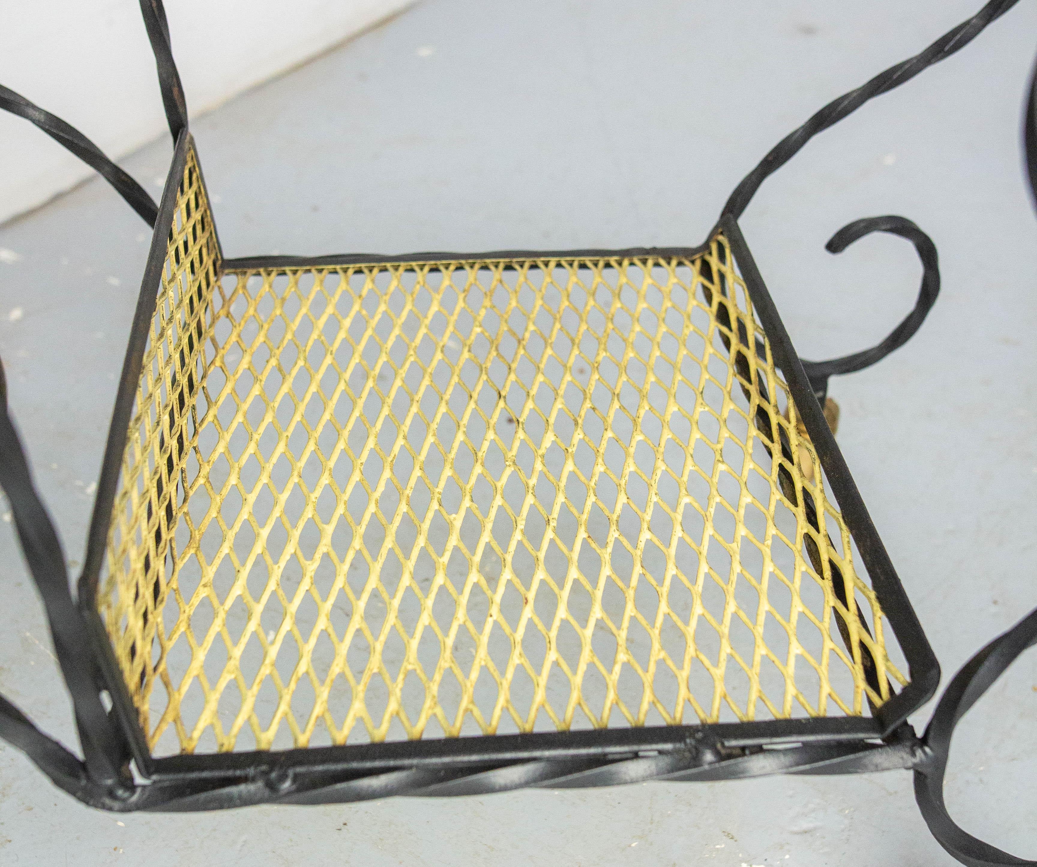 Chariot de bar en métal noir et plexiglas rouge et jaune du milieu du siècle, circa 1950 en vente 6