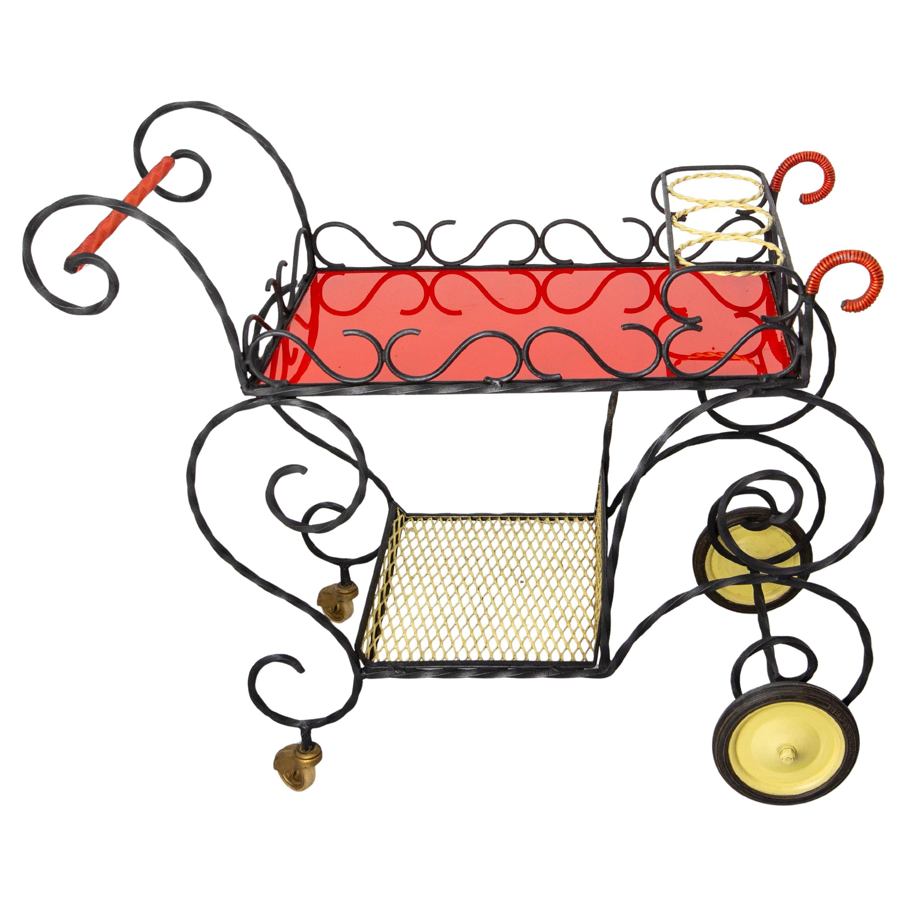 Chariot de bar en métal noir et plexiglas rouge et jaune du milieu du siècle, circa 1950 en vente