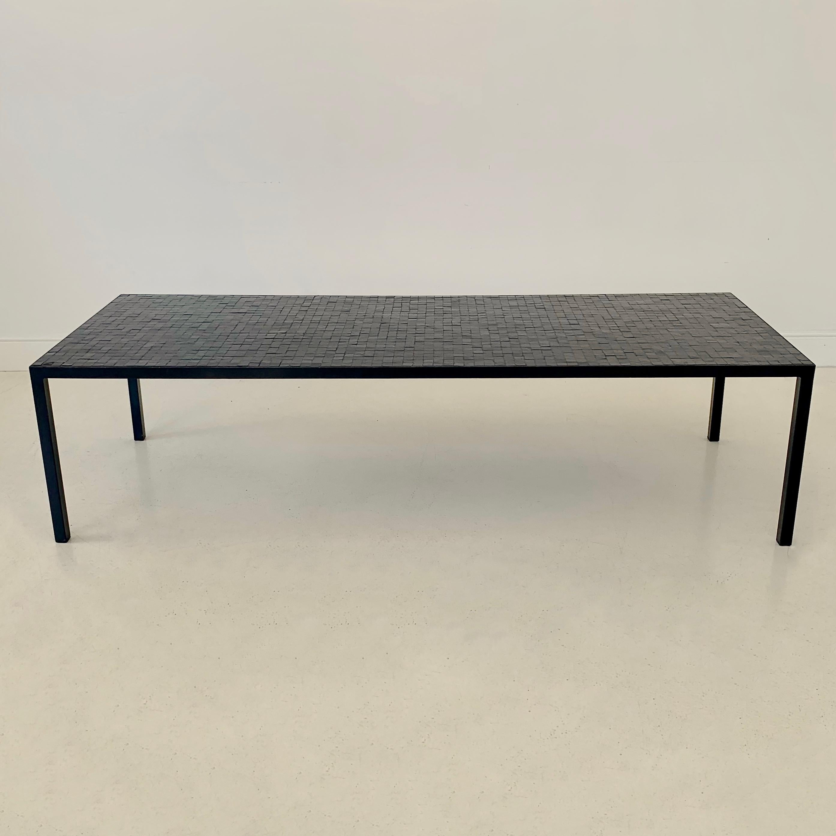 Métal Table basse en mosaïque noire par Berthold Muller, vers 1960, Allemagne.