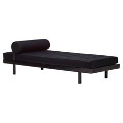 Lit de repos S.C.A.L. noir du milieu du siècle par Jean Prouvé Produit en France, années 1950