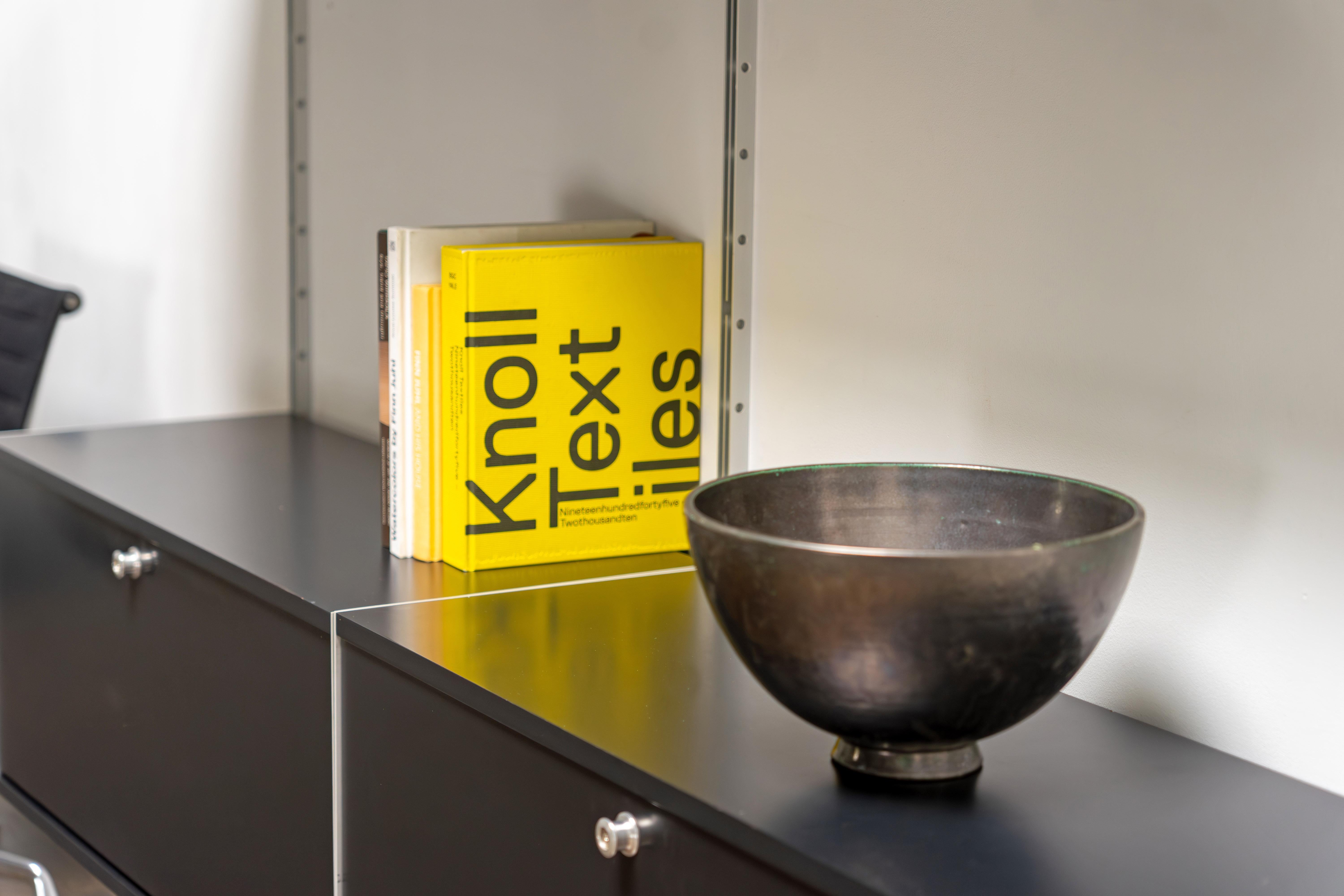 Aluminium Système d'étagères noires du milieu du siècle par Dieter Rams Vitsoe, Model 606, années 1960 en vente