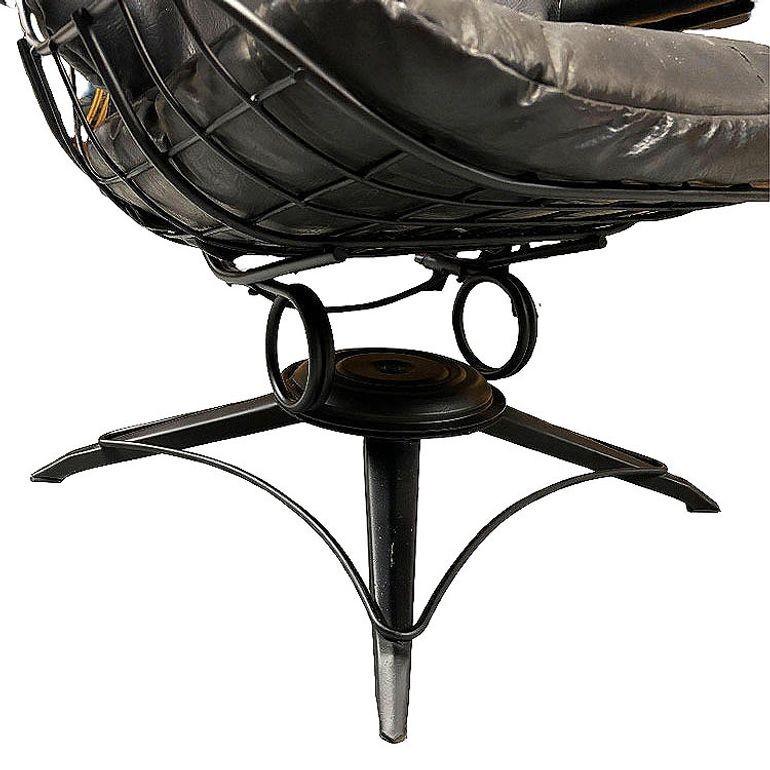 Sillón giratorio de hierro negro de mediados de siglo con otomana by Homecrest en venta 2