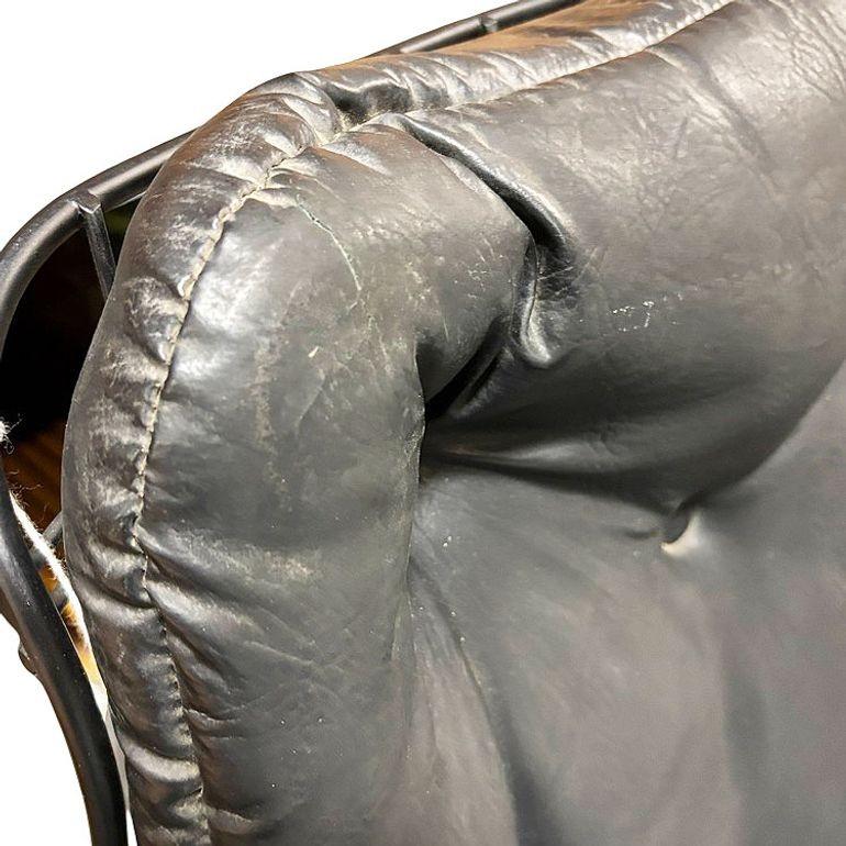 Sillón giratorio de hierro negro de mediados de siglo con otomana by Homecrest en venta 4