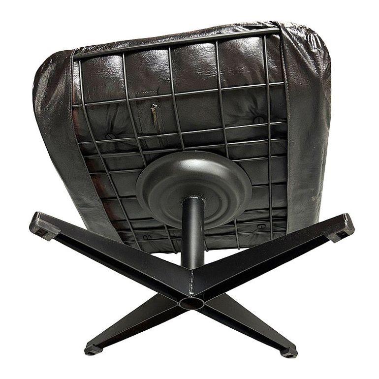 Sillón giratorio de hierro negro de mediados de siglo con otomana by Homecrest en venta 7