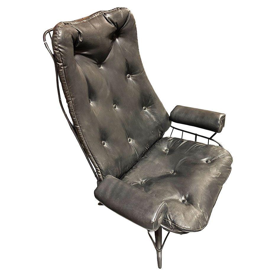 Sillón giratorio de hierro negro de mediados de siglo con otomana by Homecrest mediados del siglo XX en venta