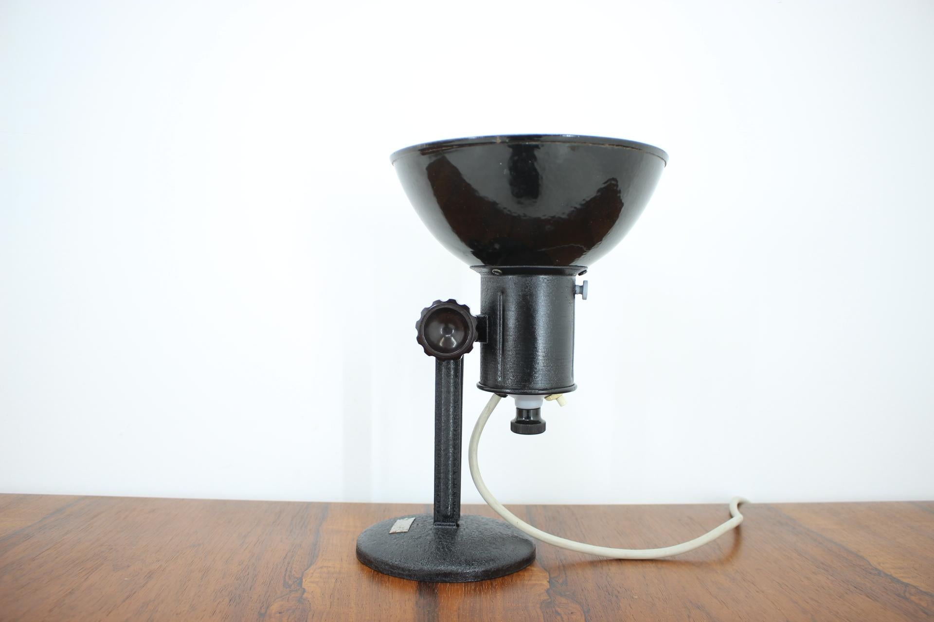 Lámpara de mesa negra de mediados de siglo, años 70 Moderno de mediados de siglo en venta