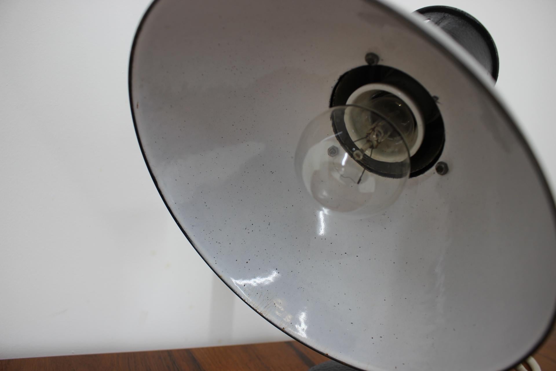 Lámpara de mesa negra de mediados de siglo, años 70 Metal en venta