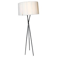 Lampadaire tripode à fine tige de fer noir:: style milieu du siècle