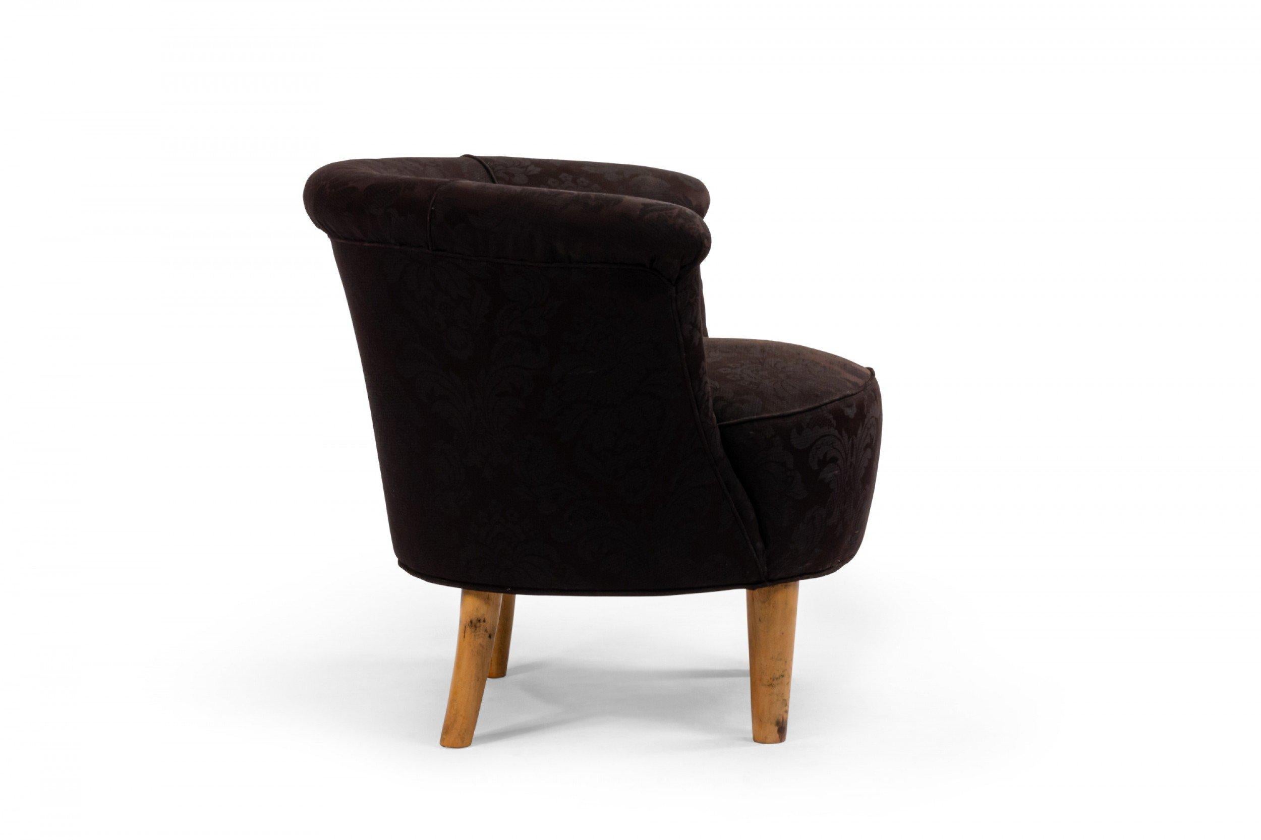 Mid-Century Black Upholstered Tub Chair In Good Condition For Sale In New York, NY