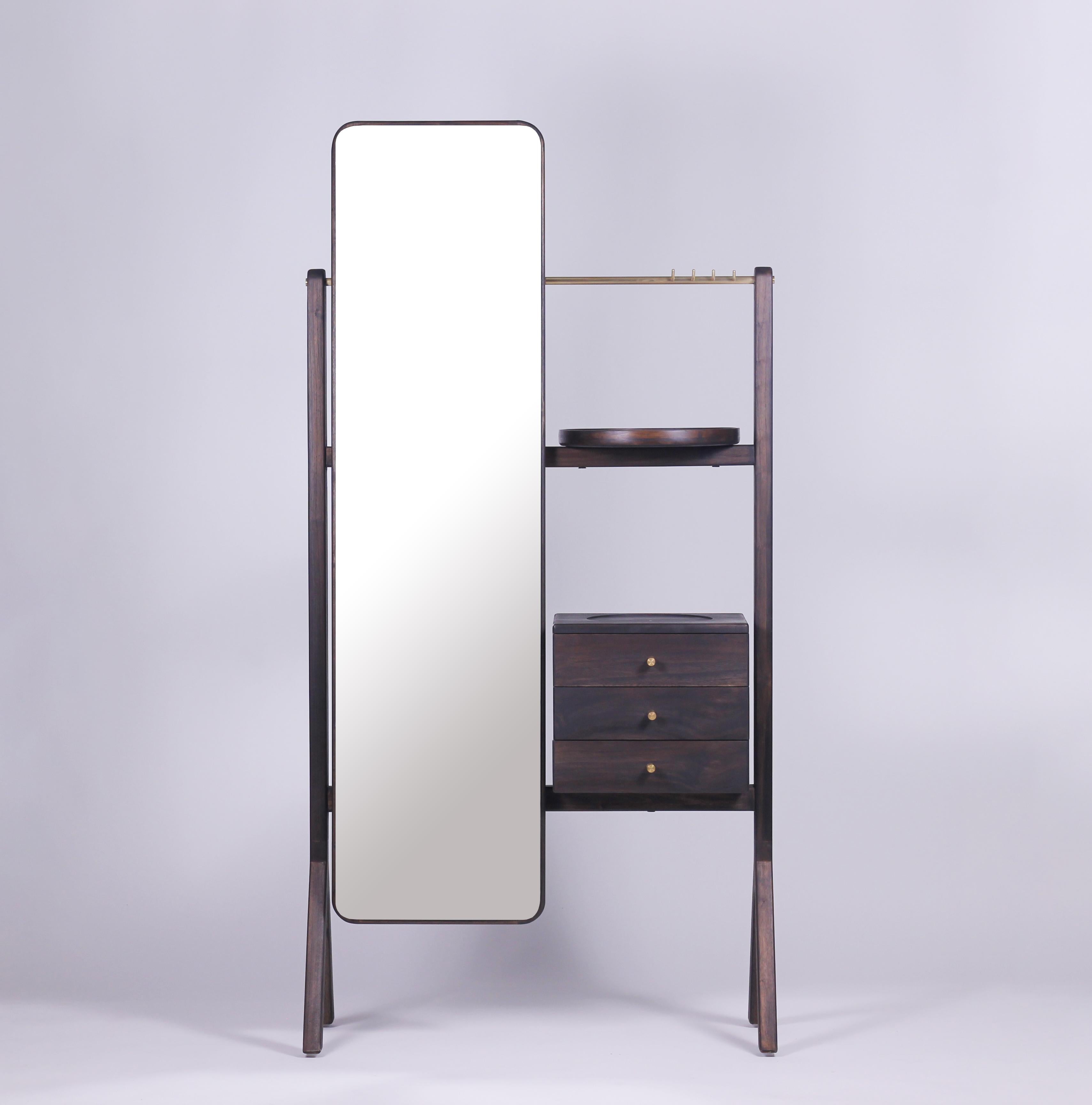 Cleopatra is a vanity dressing table in solid oak with a full length mirror, designed for bedrooms and walk-in wardrobes. Achieving a perfect balance between aesthetics and function, the design of Cleopatra aims to promote an inspiring and elevated