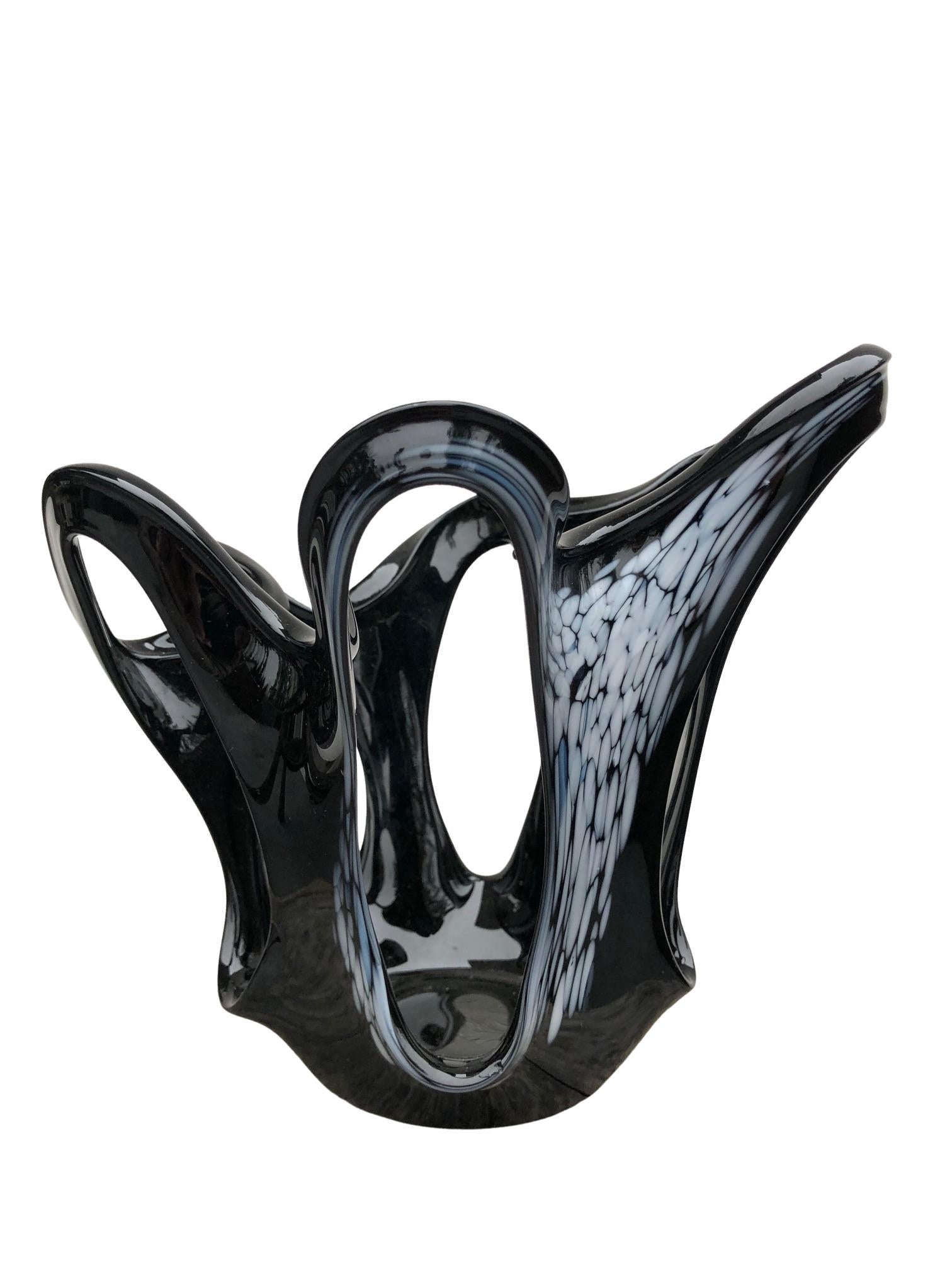 Schwarze Vase aus der Jahrhundertmitte in organischer Form, Europa, 1960er Jahre (Moderne der Mitte des Jahrhunderts) im Angebot