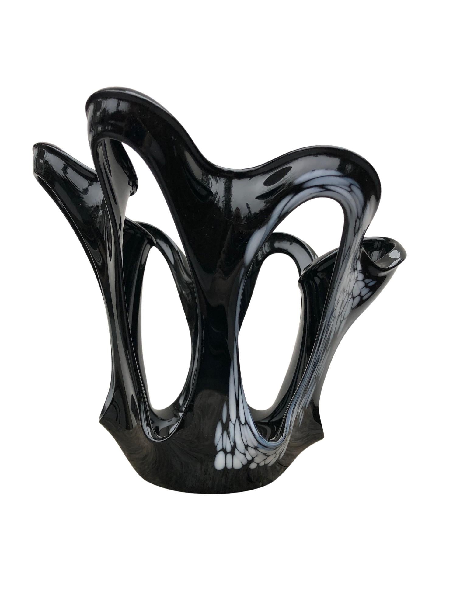 Schwarze Vase aus der Jahrhundertmitte in organischer Form, Europa, 1960er Jahre (20. Jahrhundert) im Angebot