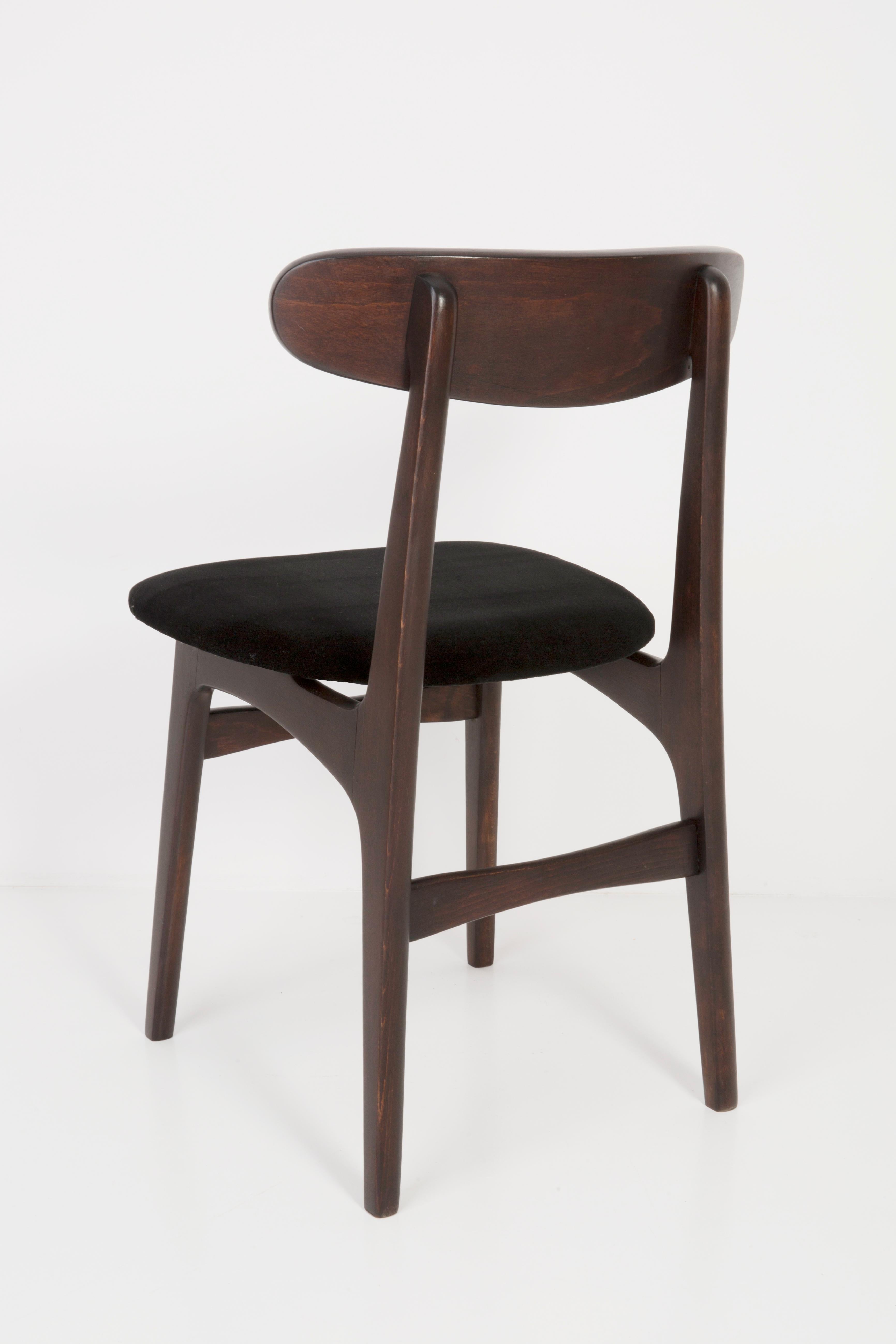 Silla de terciopelo negro Mid Century, Rajmund Halas, Polonia, años 60 en Excelente estado para la venta en 05-080 Hornowek, PL