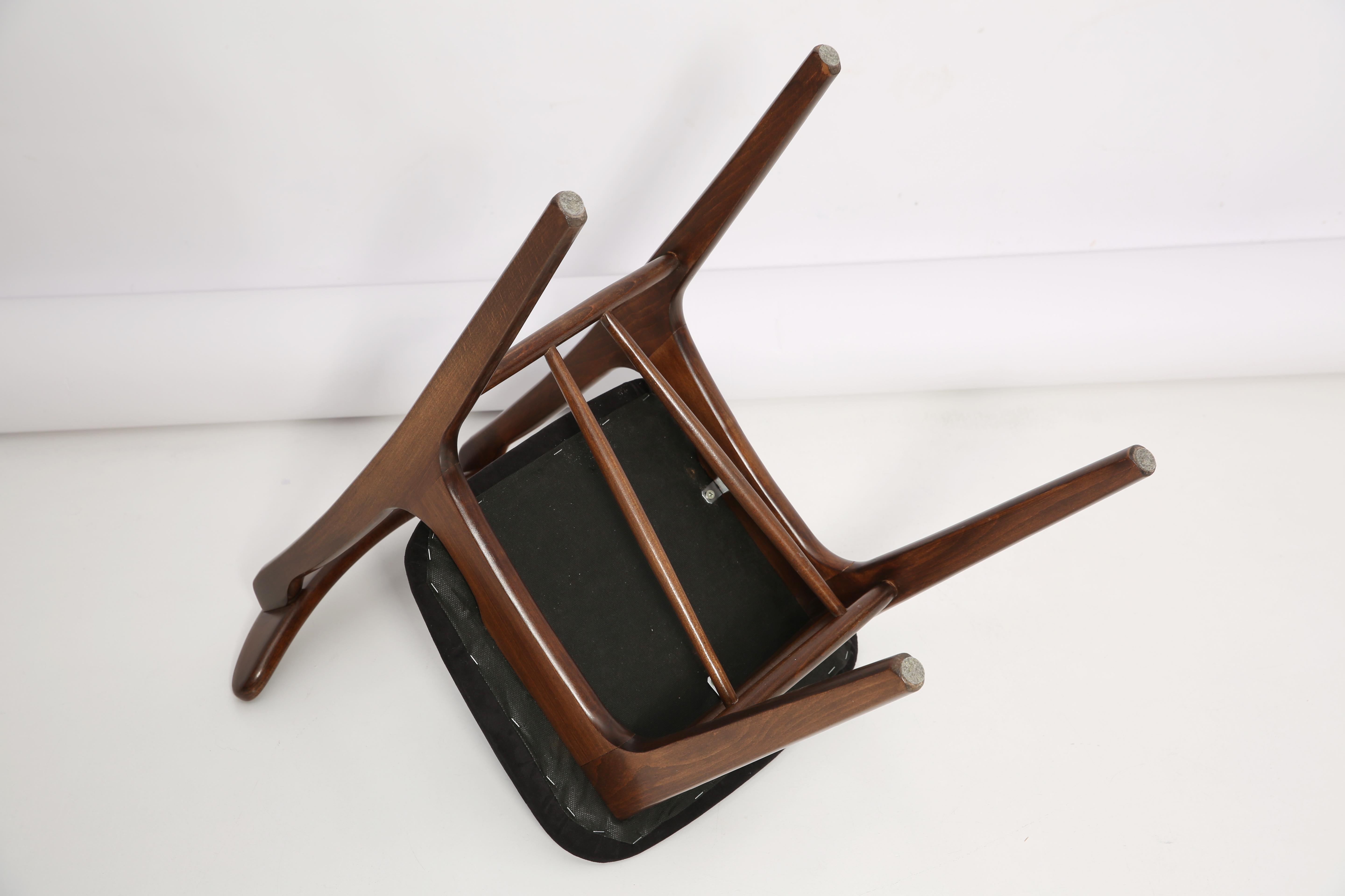Mid Century Black Velvet Chair, Rajmund Halas, Poland, 1960s In Excellent Condition For Sale In 05-080 Hornowek, PL
