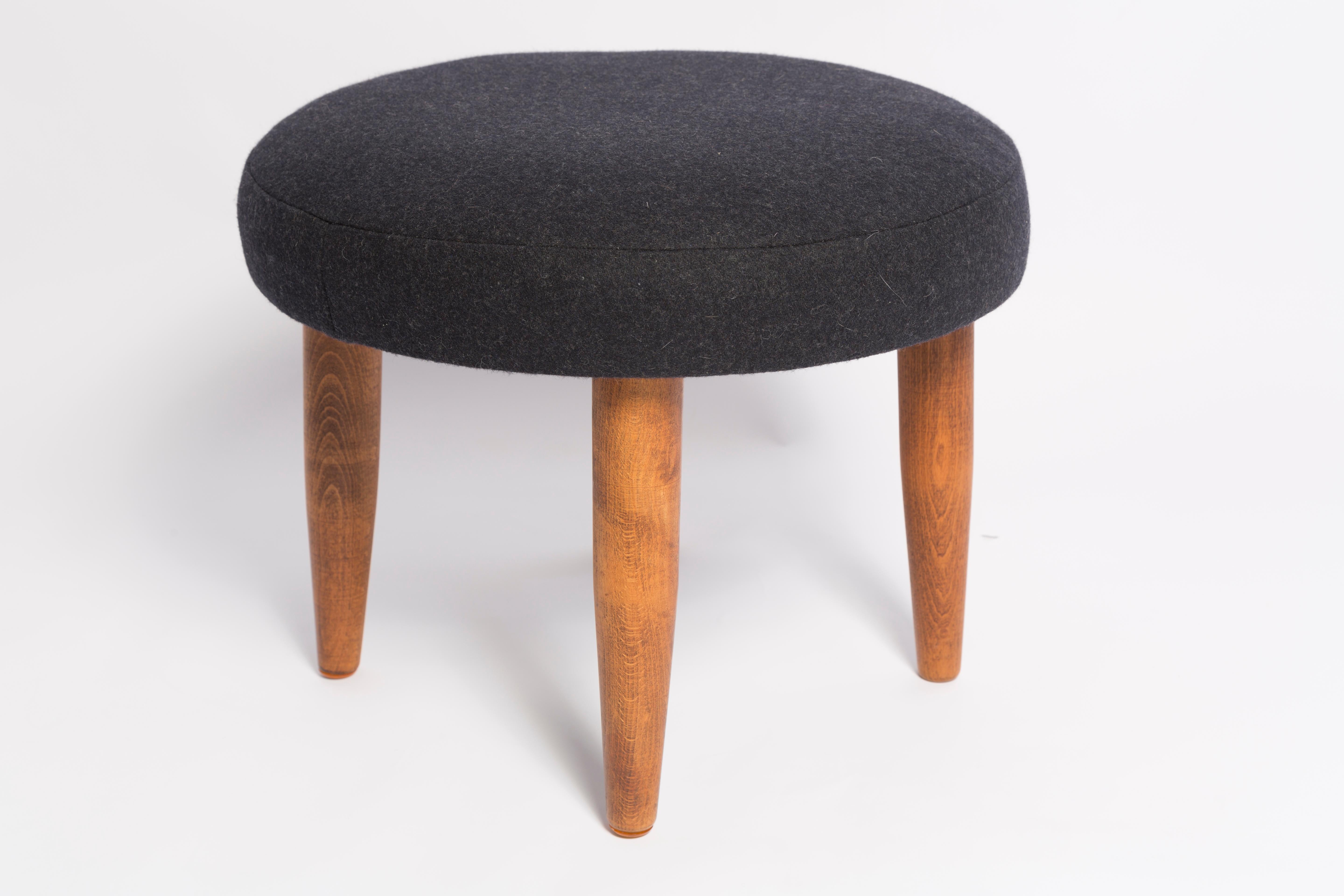 Stool from the turn of the 1960s. Beautiful black high quality faux leather. The stool consists of an upholstered part, a seat and wooden legs narrowing downwards, characteristic of the 1960s style. The stool is after full renovation.
Only one