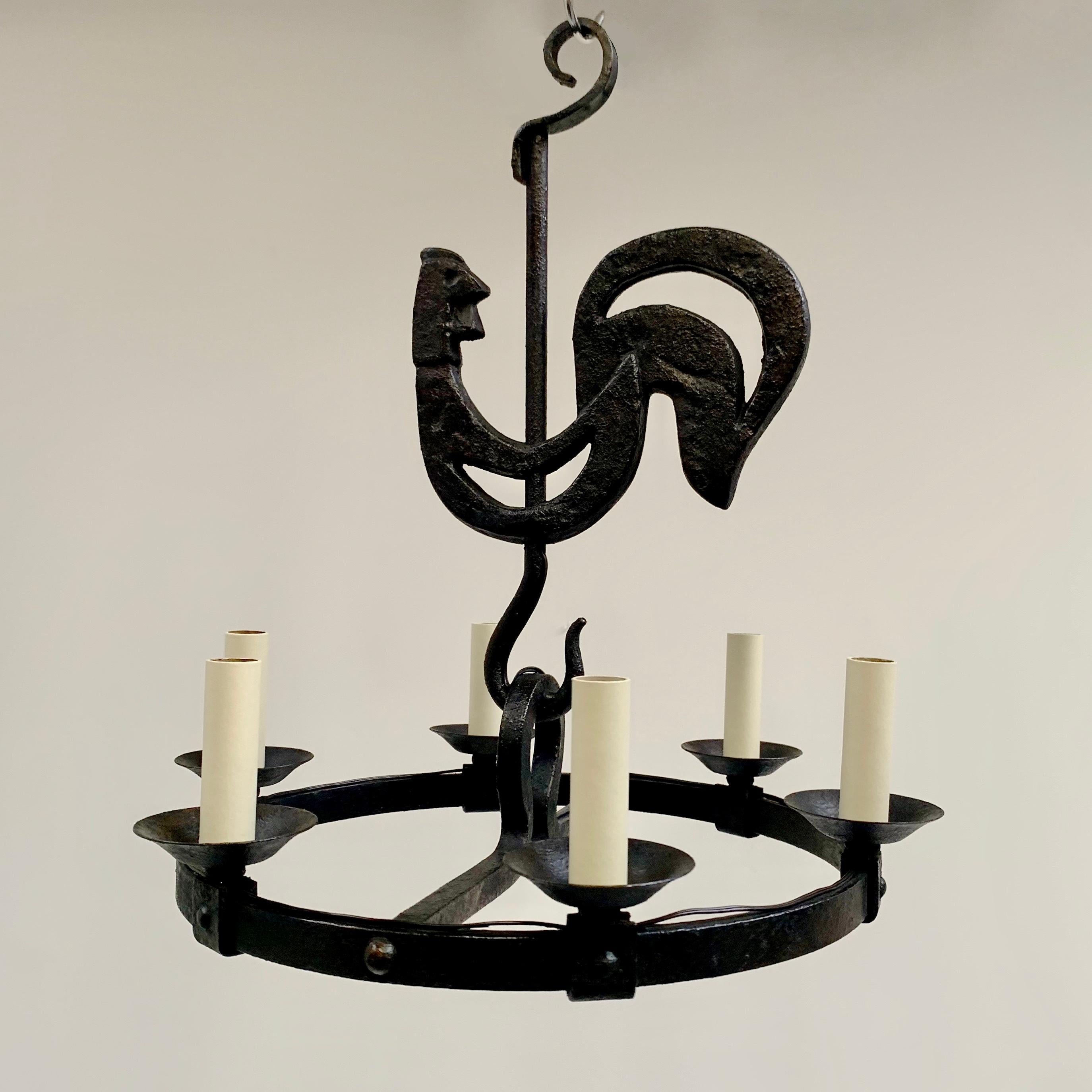 Nice Girouette chandelier,  Atelier Marolles manufacture attributed, France circa 1950.
Black wrought iron.
Rewired for 6 bulbs, ready for use.
Dimensions: 50 cm diameter, 54 cm H.
Very good original condition.
All purchases are covered by our Buyer
