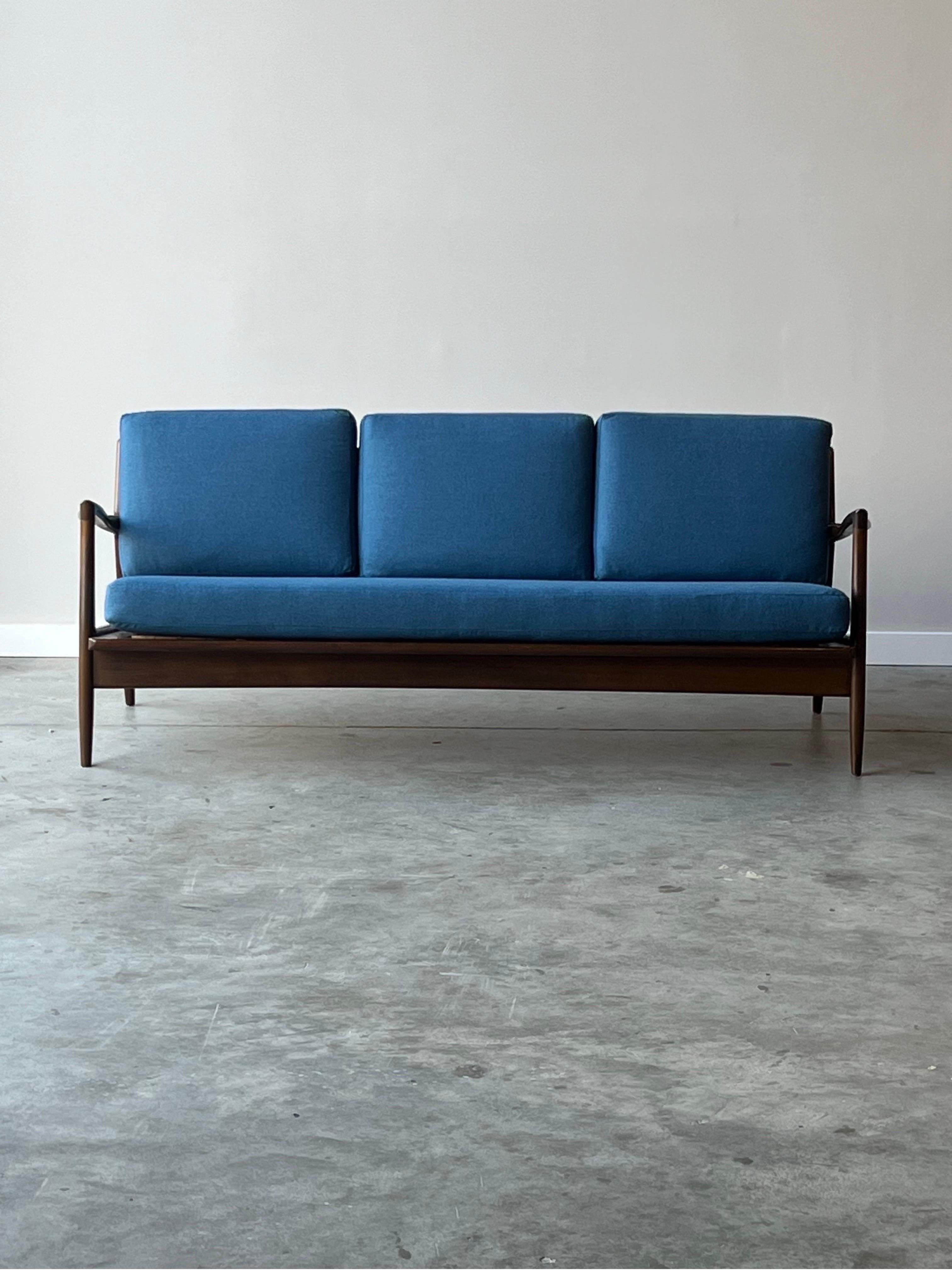 Mid-Century “Blade” Sofa by Ib Kofod-Larsen for Selig, Denmark  2