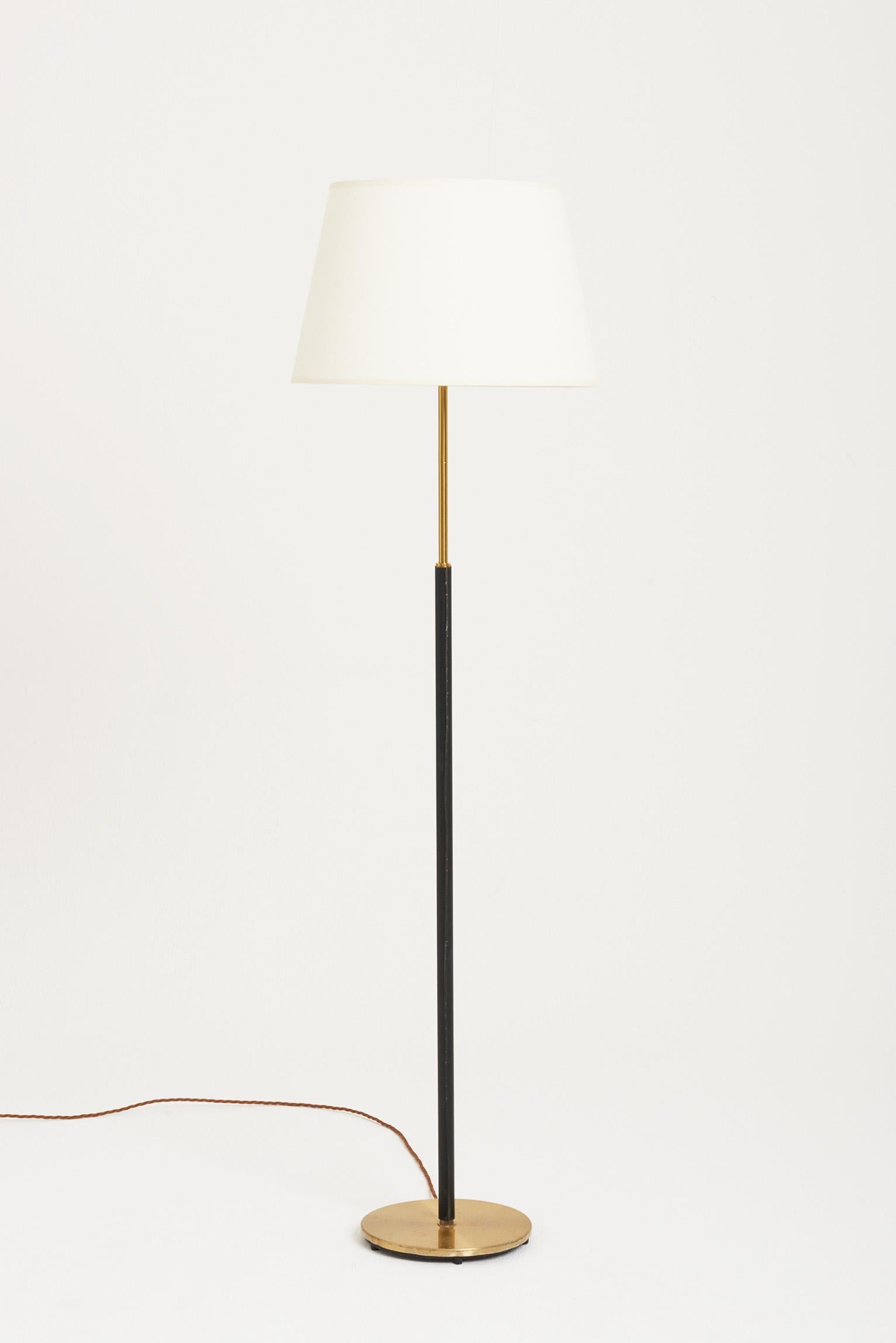 A black leather and brass floor lamp.
Sweden, third quarter of the 20th century.
Measures: With the shade: 143 cm high by 41 cm diameter.
Lamp base only: 123 by 24 cm diameter.