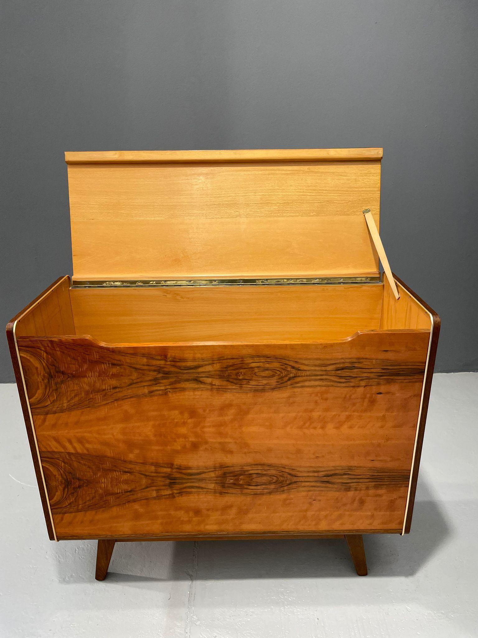Coffre à couvertures du milieu du siècle - Jitona, années 1960, par Landsman & Nepožitek en vente 4