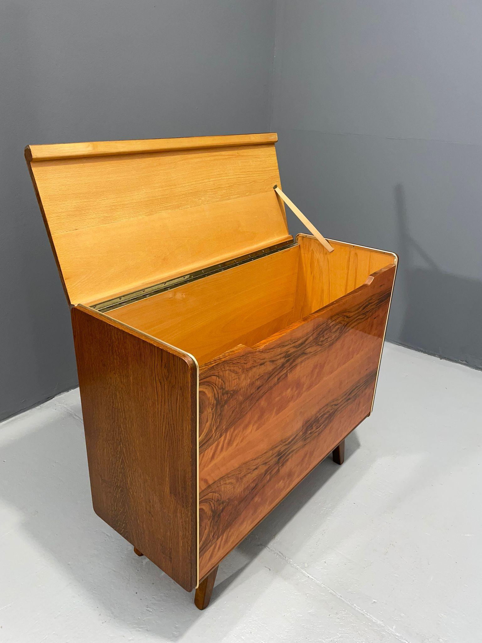 Coffre à couvertures du milieu du siècle - Jitona, années 1960, par Landsman & Nepožitek en vente 5