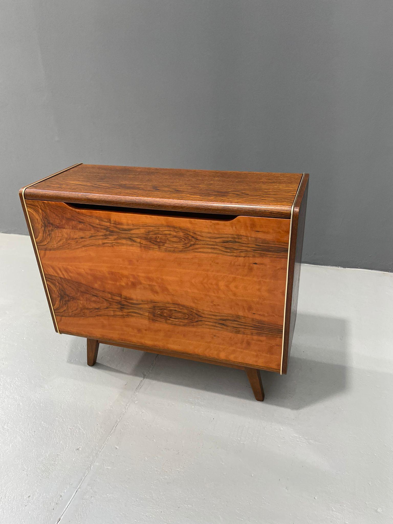 Coffre à couvertures du milieu du siècle - Jitona, années 1960, par Landsman & Nepožitek en vente 10
