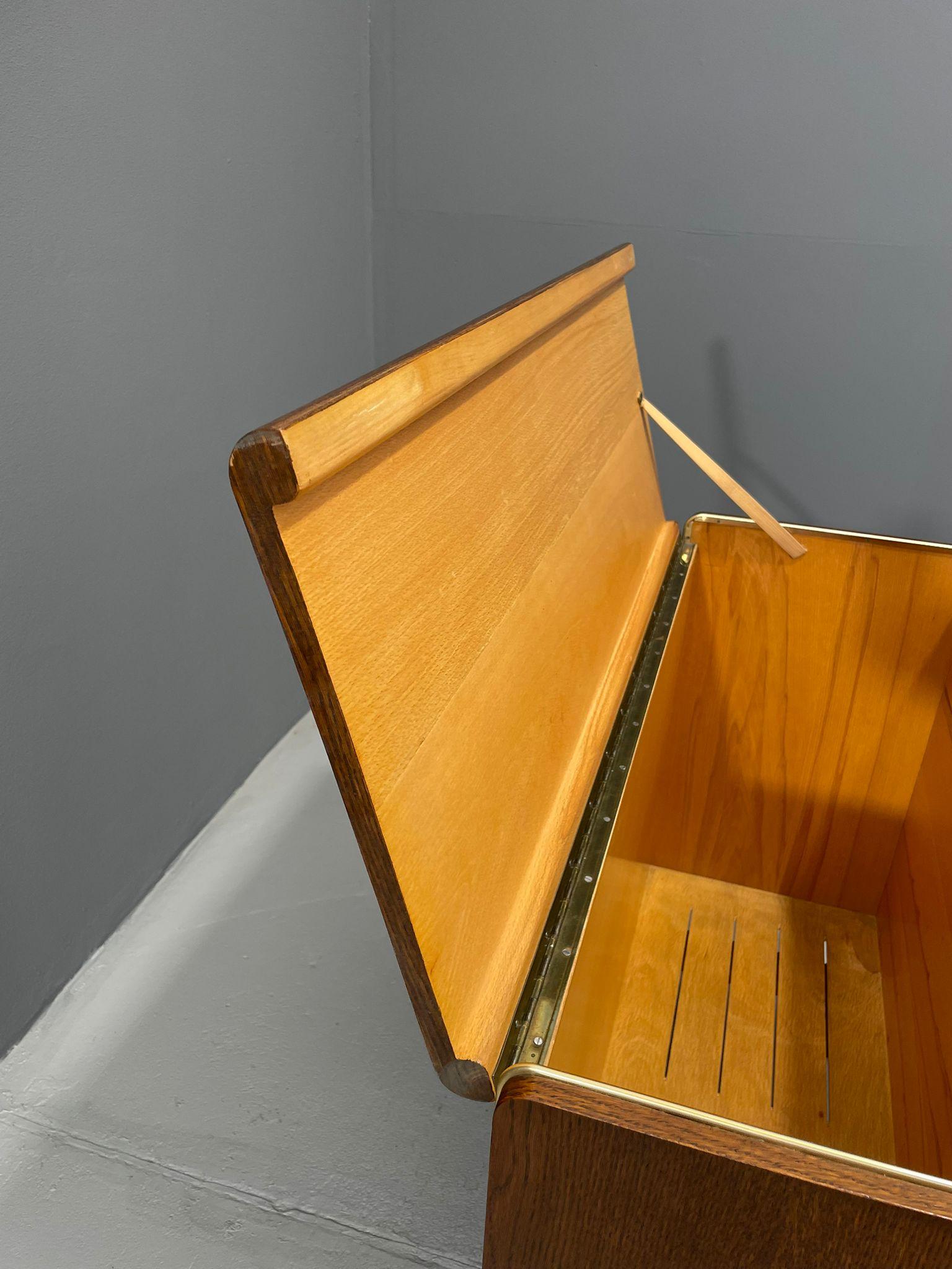 Bois Coffre à couvertures du milieu du siècle - Jitona, années 1960, par Landsman & Nepožitek en vente