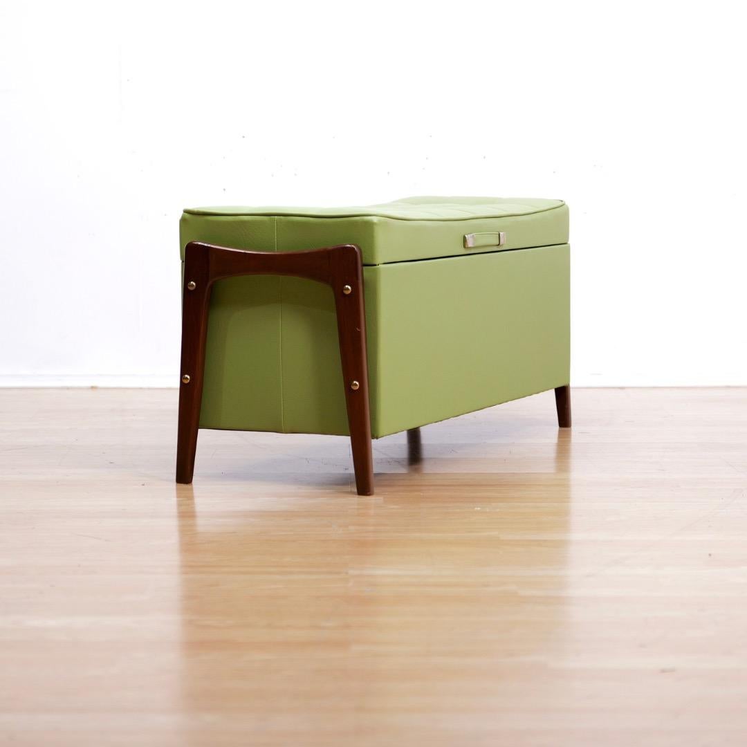 Metà XX secolo Panca con cassettiera per coperte del Medio Secolo by Elliots of Newbury in vendita