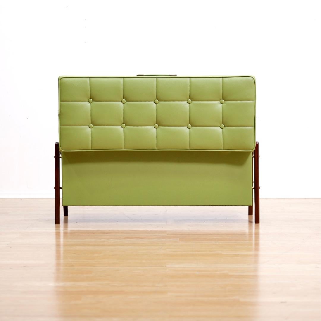 Materiale sintetico Panca con cassettiera per coperte del Medio Secolo by Elliots of Newbury in vendita