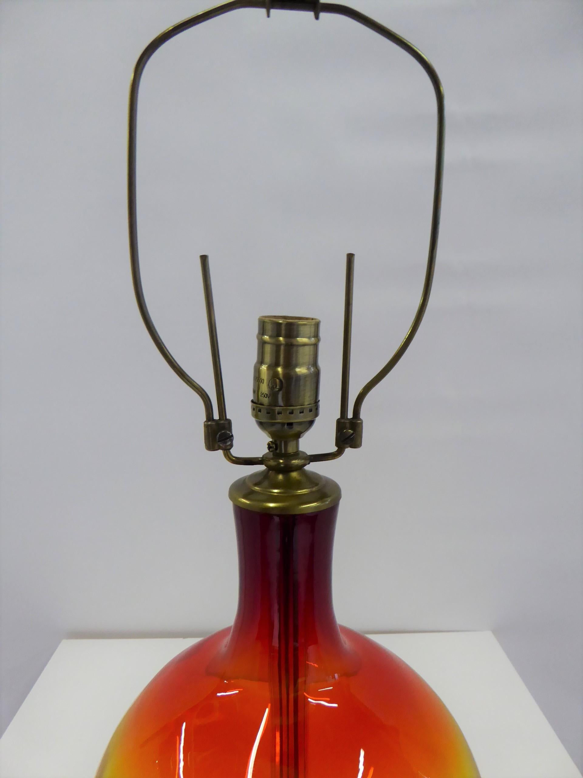 Mid Century Blenko Amberina Glass Table Lamp by Wayne Husted, 1962 In Good Condition In Miami, FL