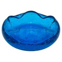 Posacenere Blenko di metà secolo in vetro blu con design a bolle controllate, circa 1960