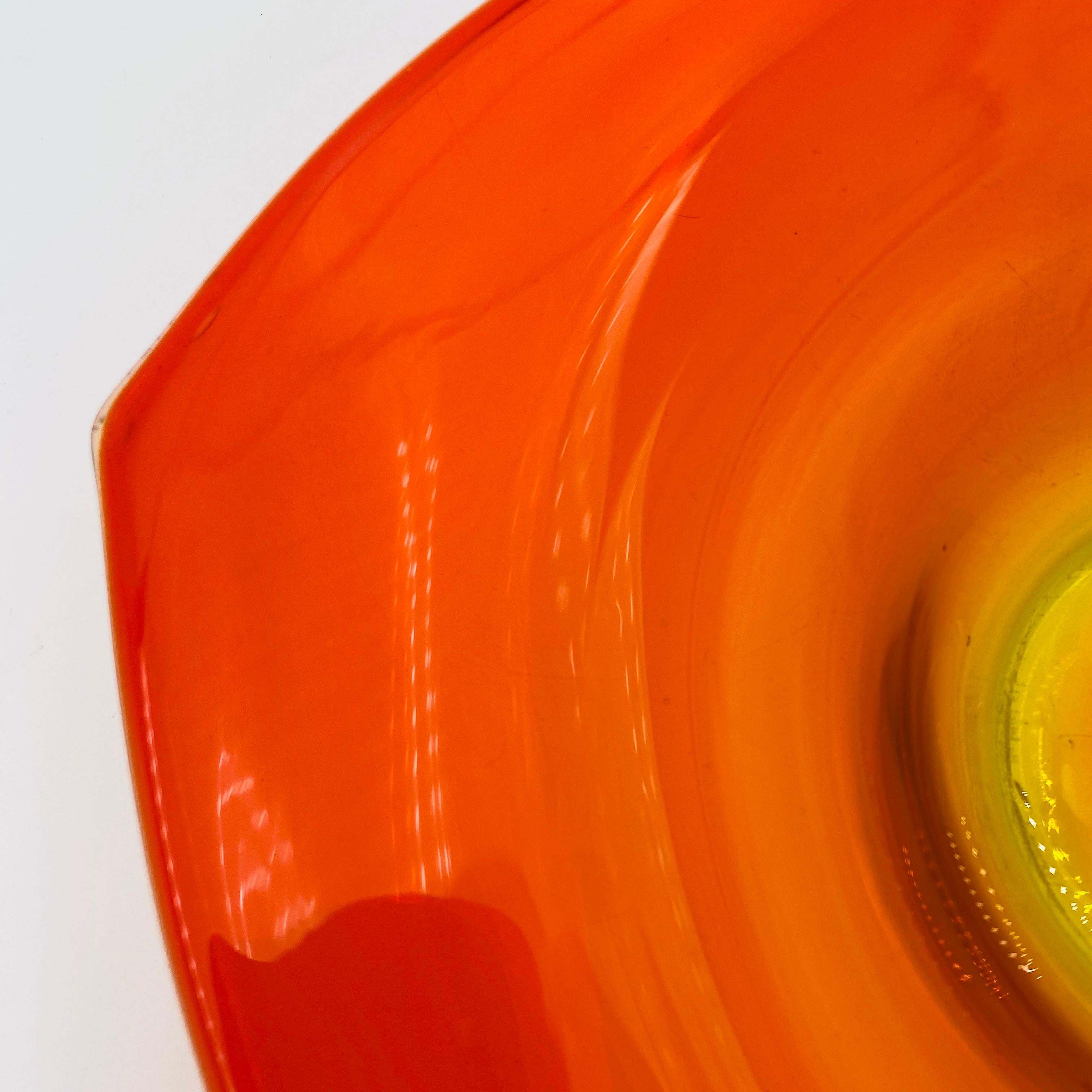 Mid Century Blenko Glass Bowl Amberina 1950s en vente 3
