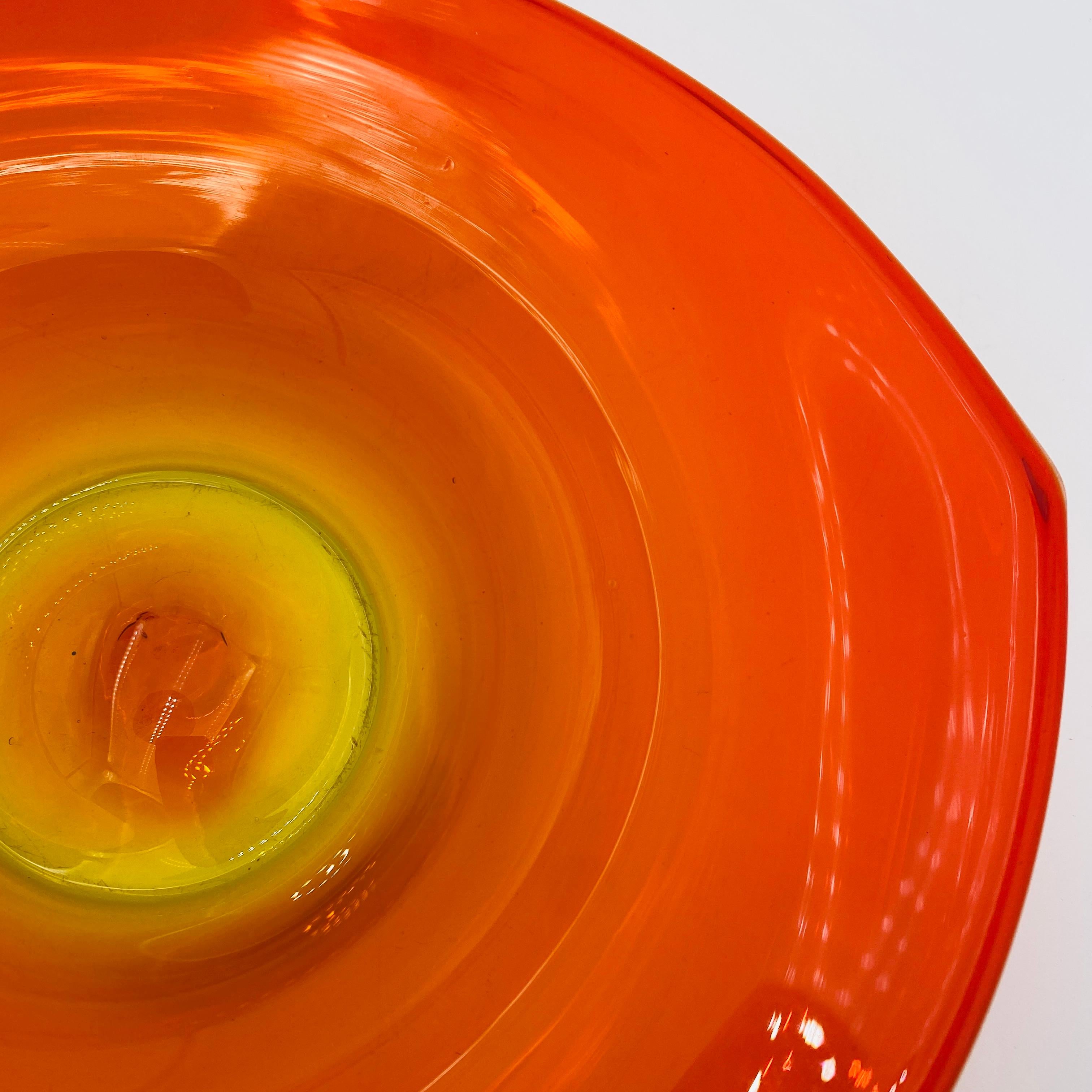 Mid Century Blenko Glass Bowl Amberina 1950s en vente 4