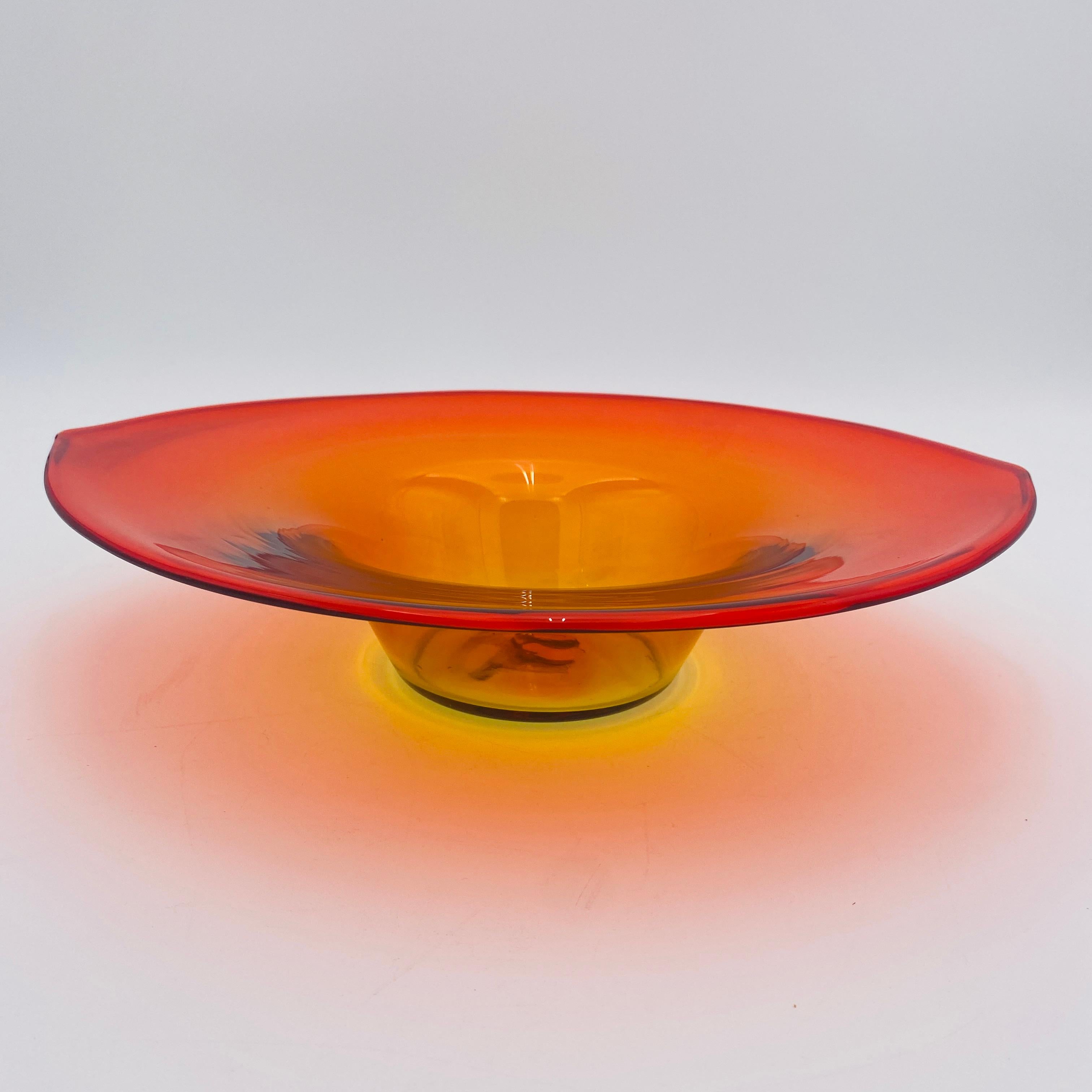 Mid Century Blenko Glass Bowl Amberina 1950s en vente 5